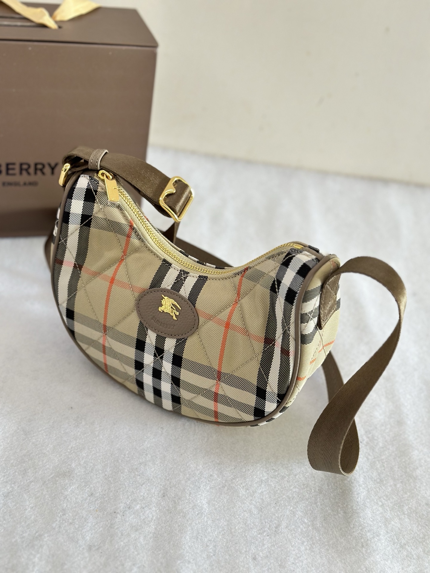 Burberry 버버리 Horseshoe 크로스백 가방