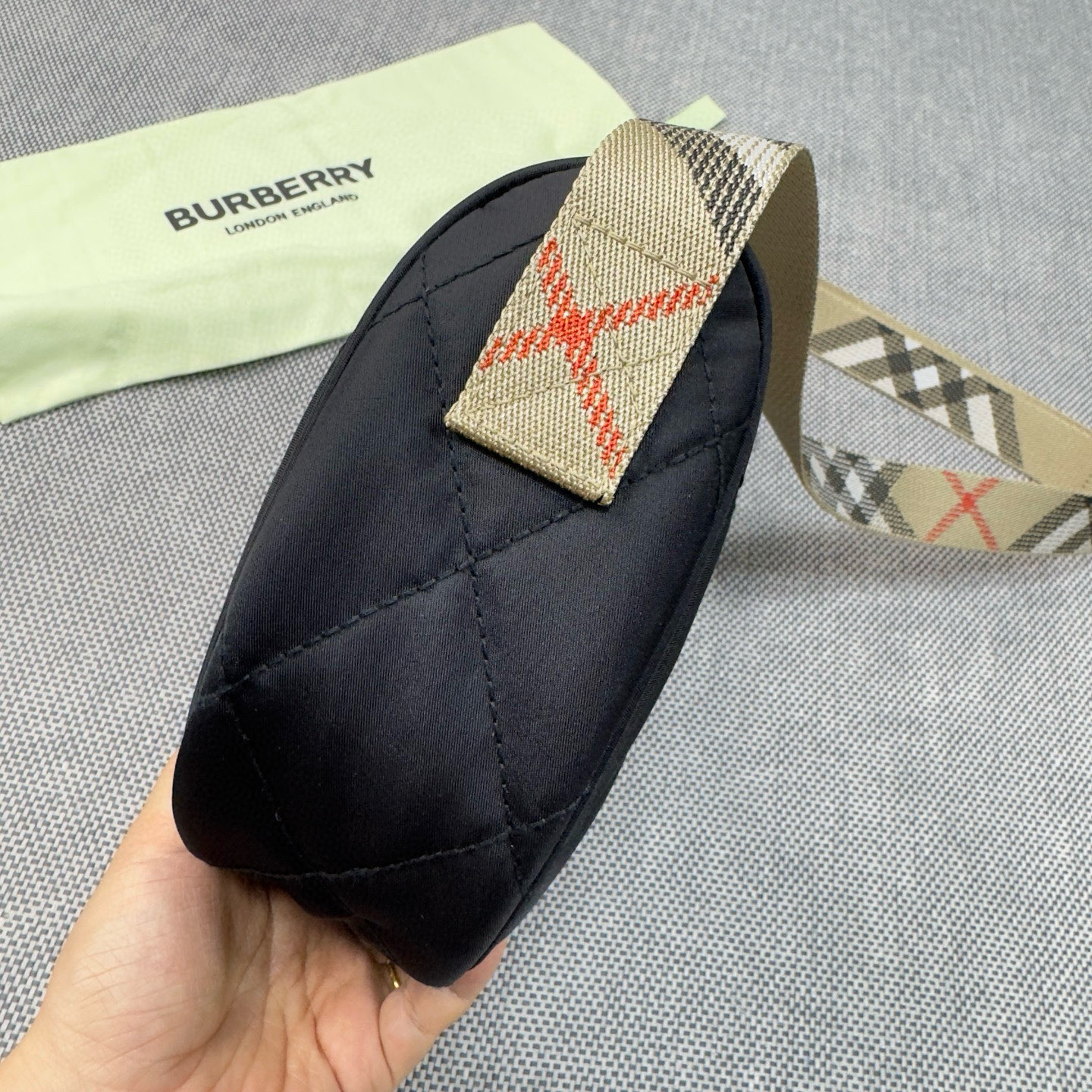 Burberry 버버리 Horseshoe 크로스백 가방