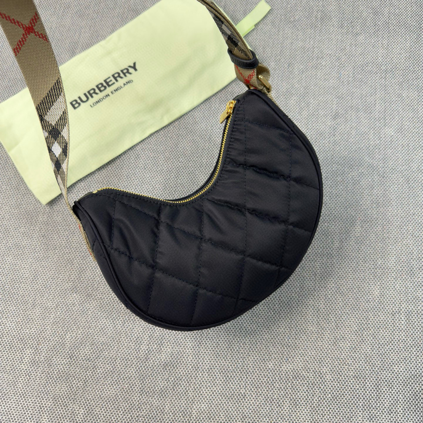 Burberry 버버리 Horseshoe 크로스백 가방