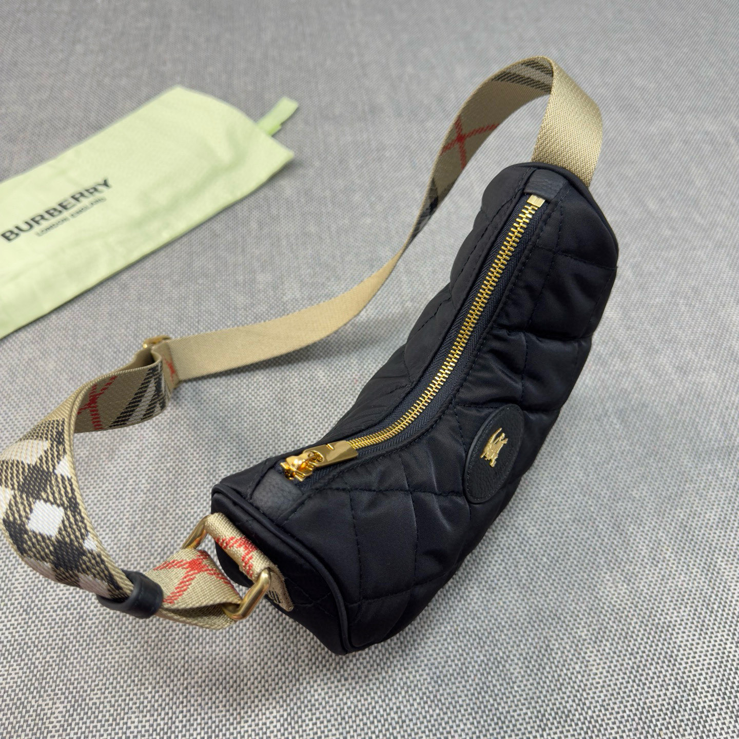 Burberry 버버리 Horseshoe 크로스백 가방