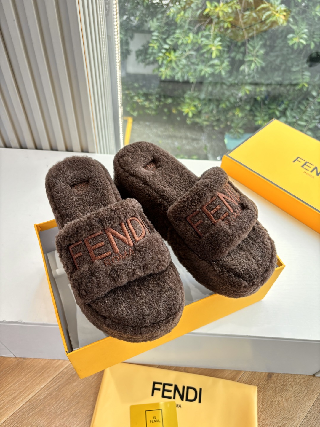 Fendi 펜디 퍼 슬리퍼 신발