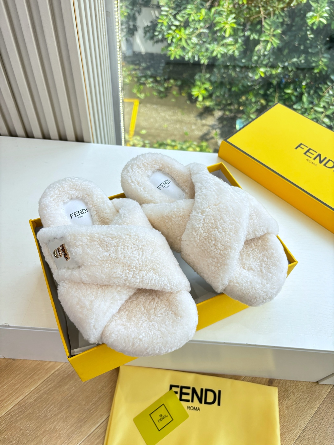 Fendi 펜디 퍼 슬리퍼 신발