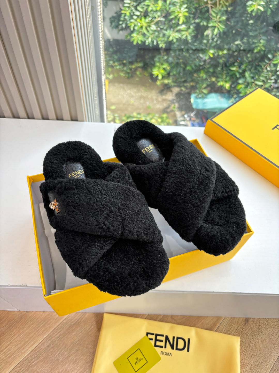 Fendi 펜디 퍼 슬리퍼 신발