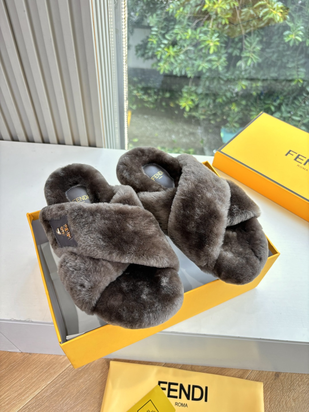 Fendi 펜디 퍼 슬리퍼 신발