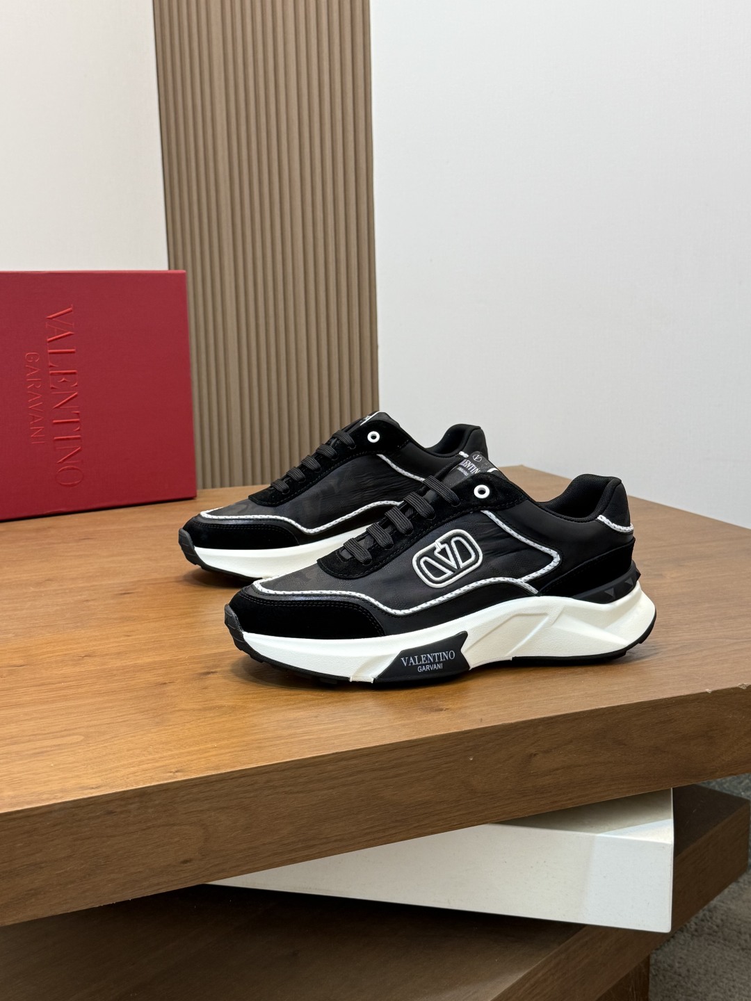 Valentino VLTN 발렌티노 OneStud 스니커즈 신발