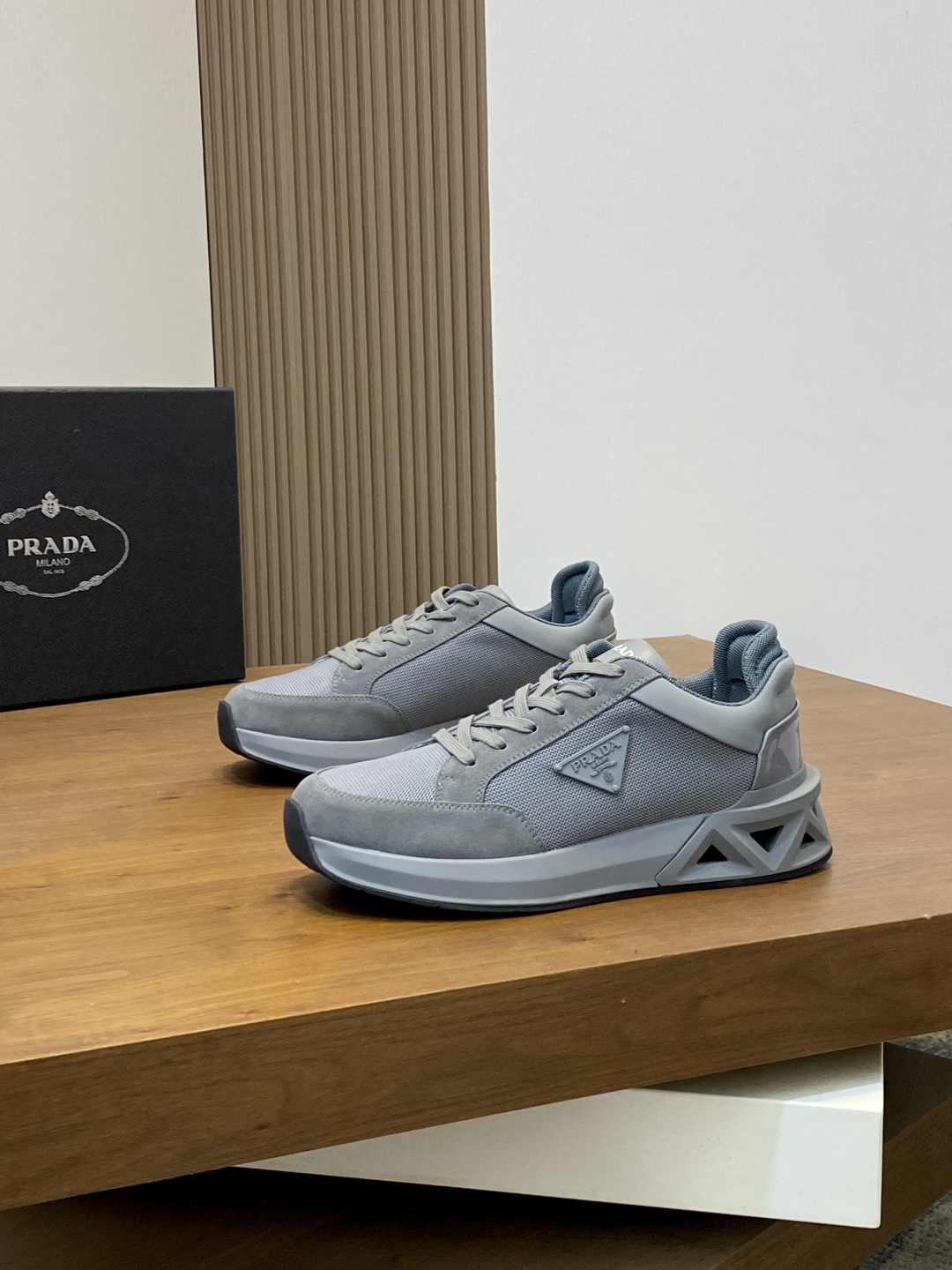 Prada 프라다 남성 스니커즈 신발