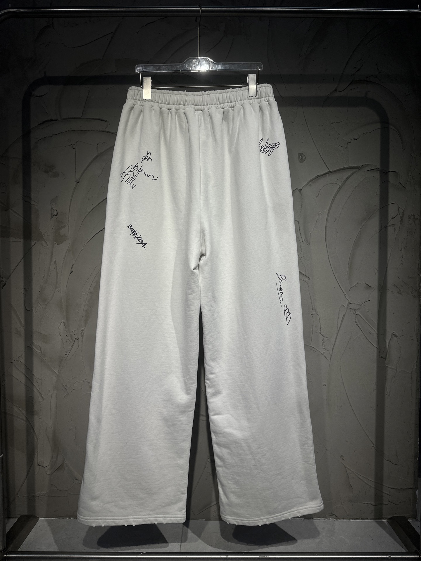 BALENCIAGA 발렌시아가 그래피티 시그니처 워싱 팬츠 바지 의류