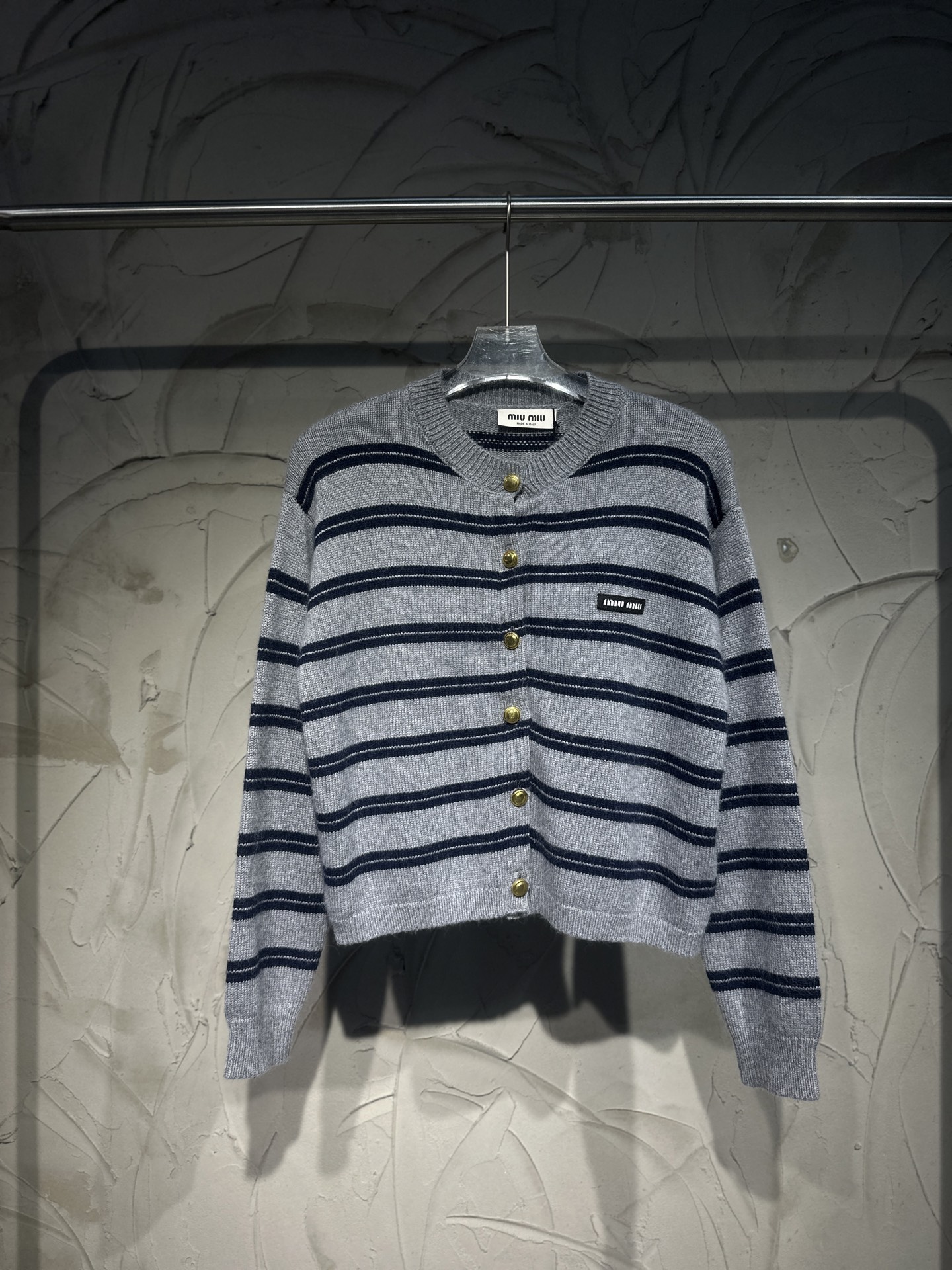 miumiu 스트라이프 자수 로고 니트 가디건 의류
