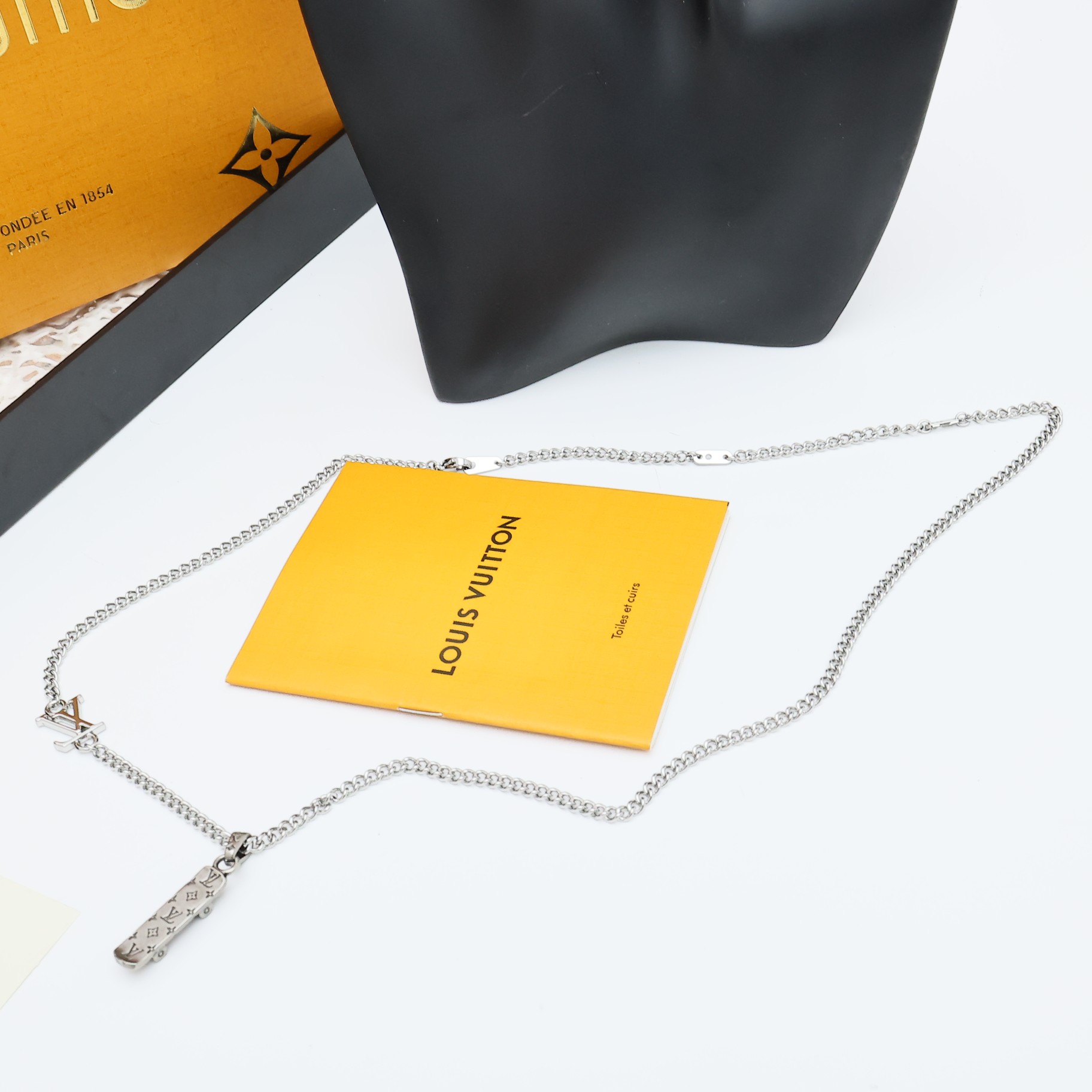 LV 루이비통 목걸이 악세사리
