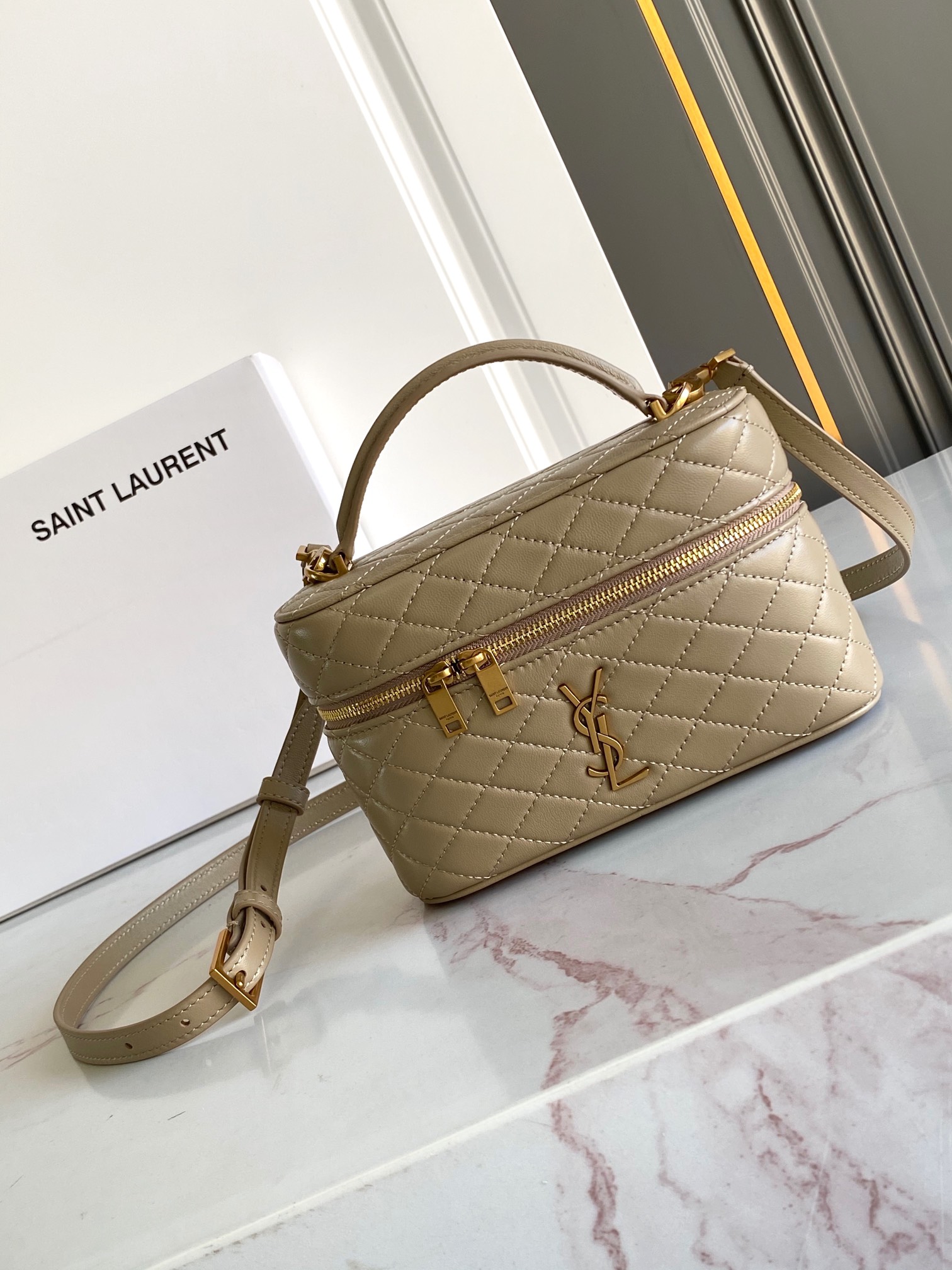 YSL GABY VANITY BAG 생로랑 미니 양가죽 크로스바디 가방