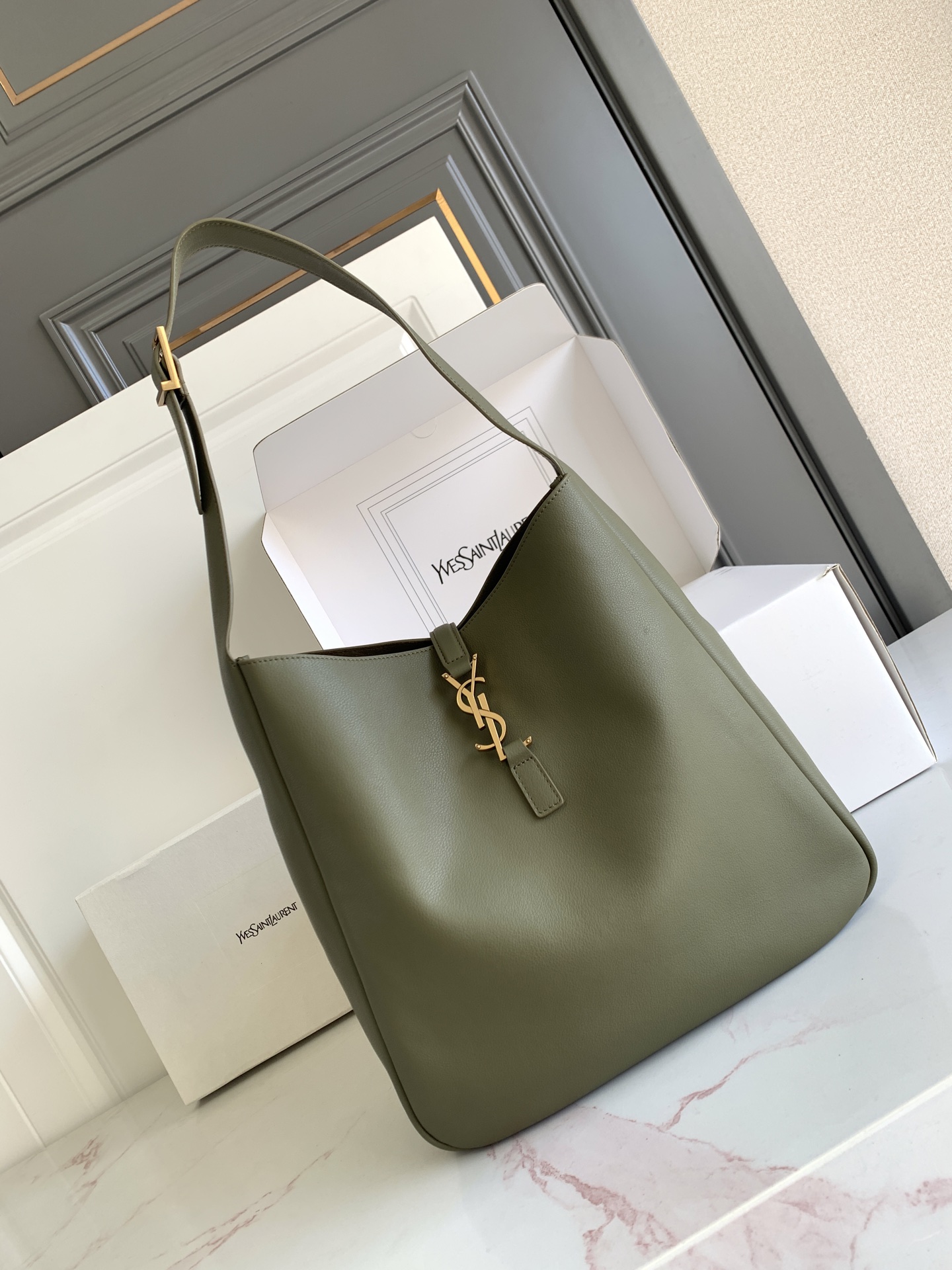 YSL LE 5 À 7 생로랑 라지 소프트 백 가방