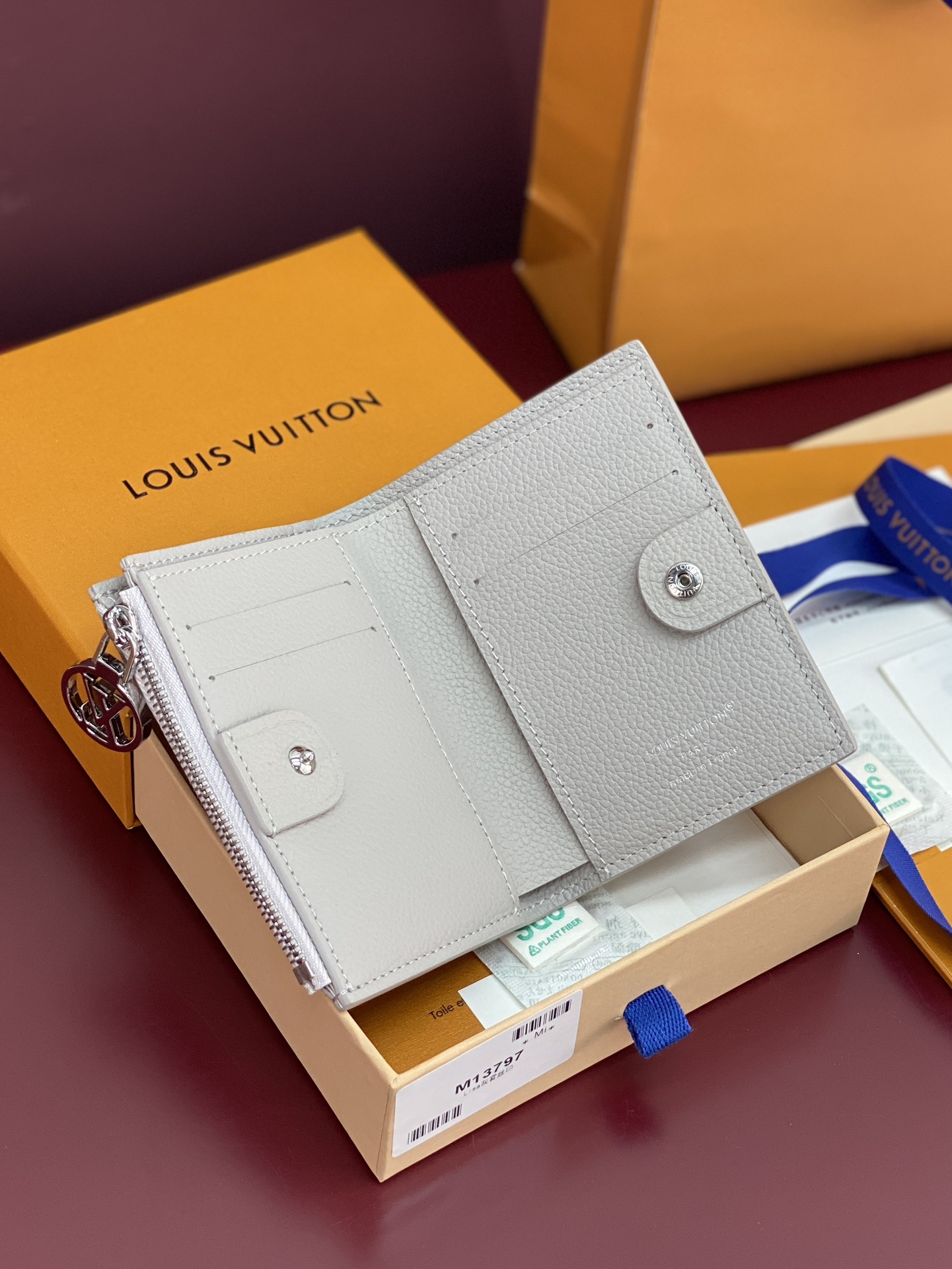 LV 루이비통 M13797 Lisa 지갑