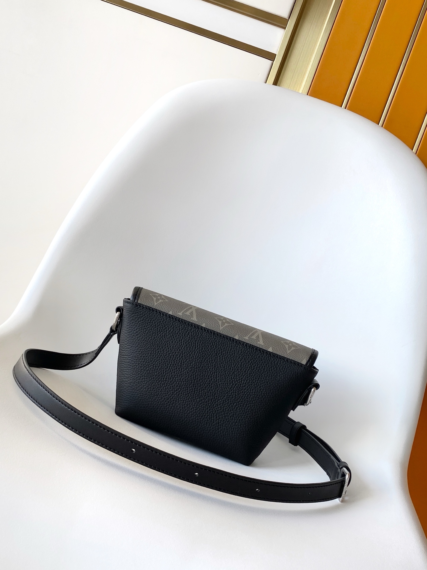 LV 루이비통 M12618 Pulse 미니 백 가방