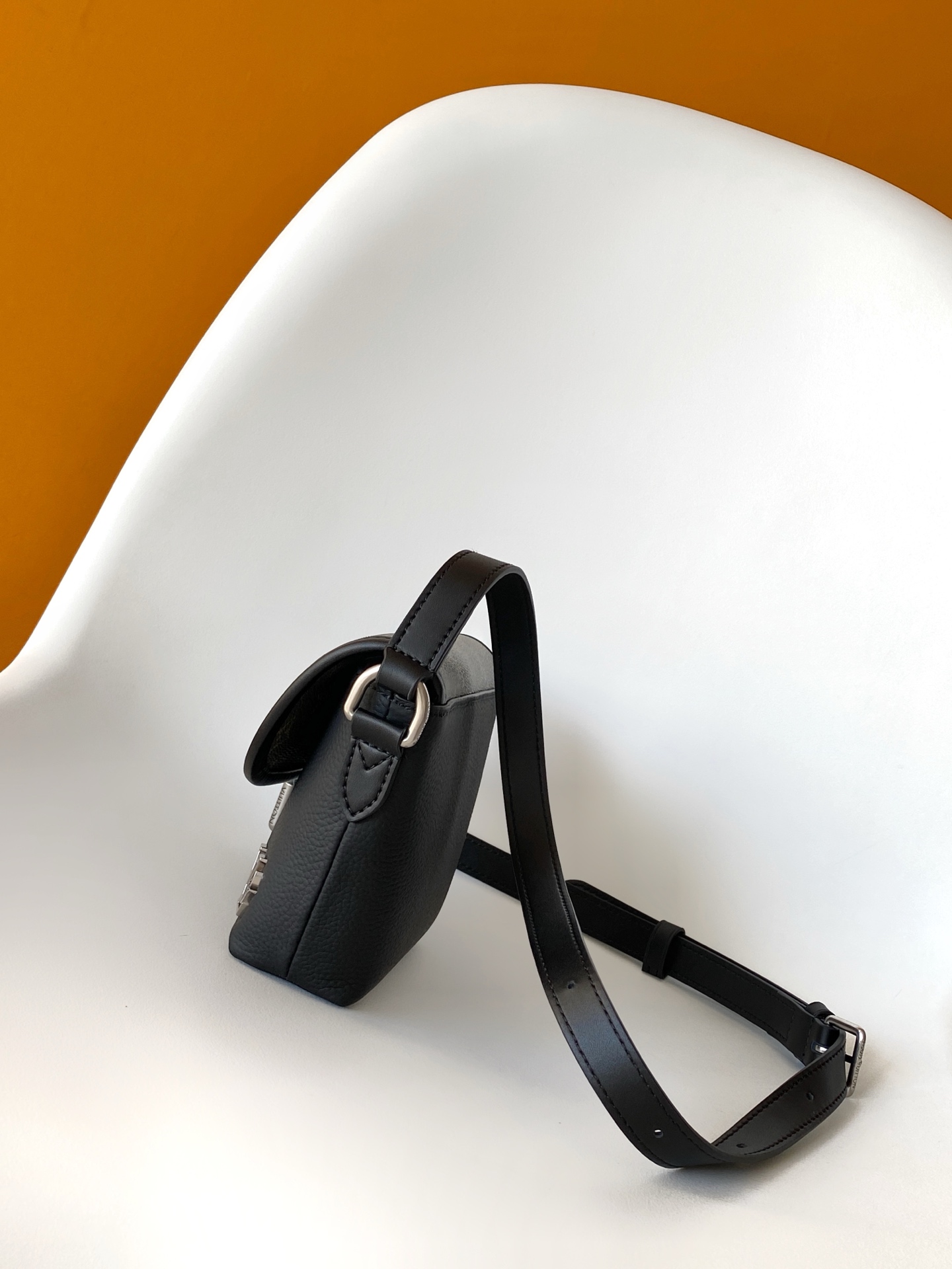 LV 루이비통 M12618 Pulse 미니 백 가방