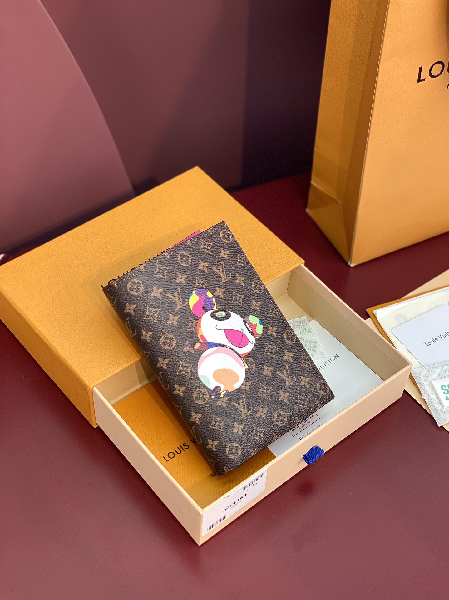 LV 루이비통 x 무라카미 다카시 판다 여권 커버 (M14164) 지갑