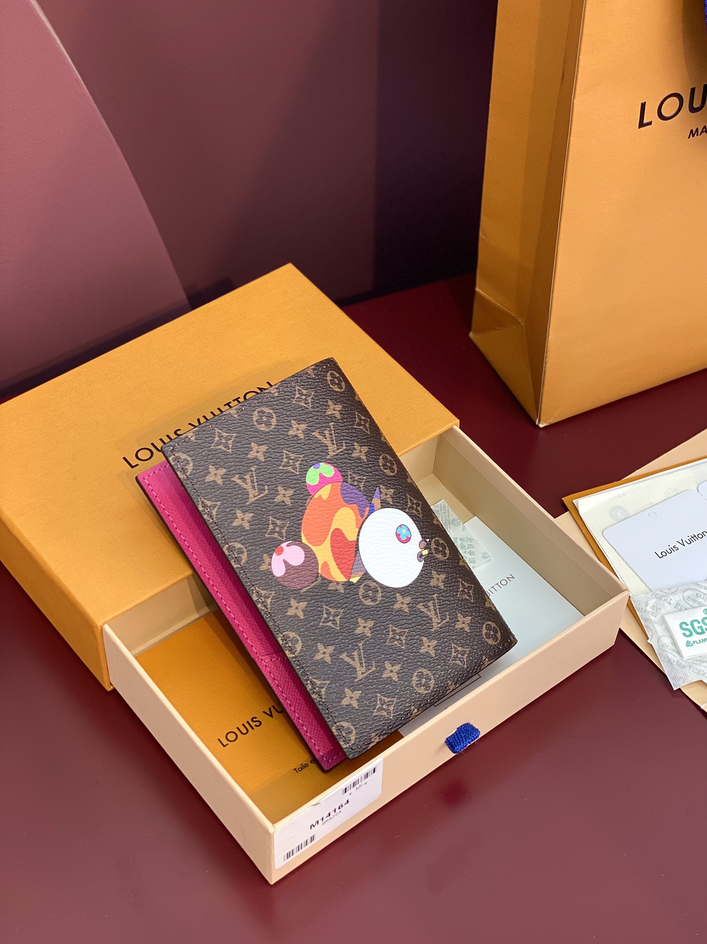 LV 루이비통 x 무라카미 다카시 판다 여권 커버 (M14164) 지갑