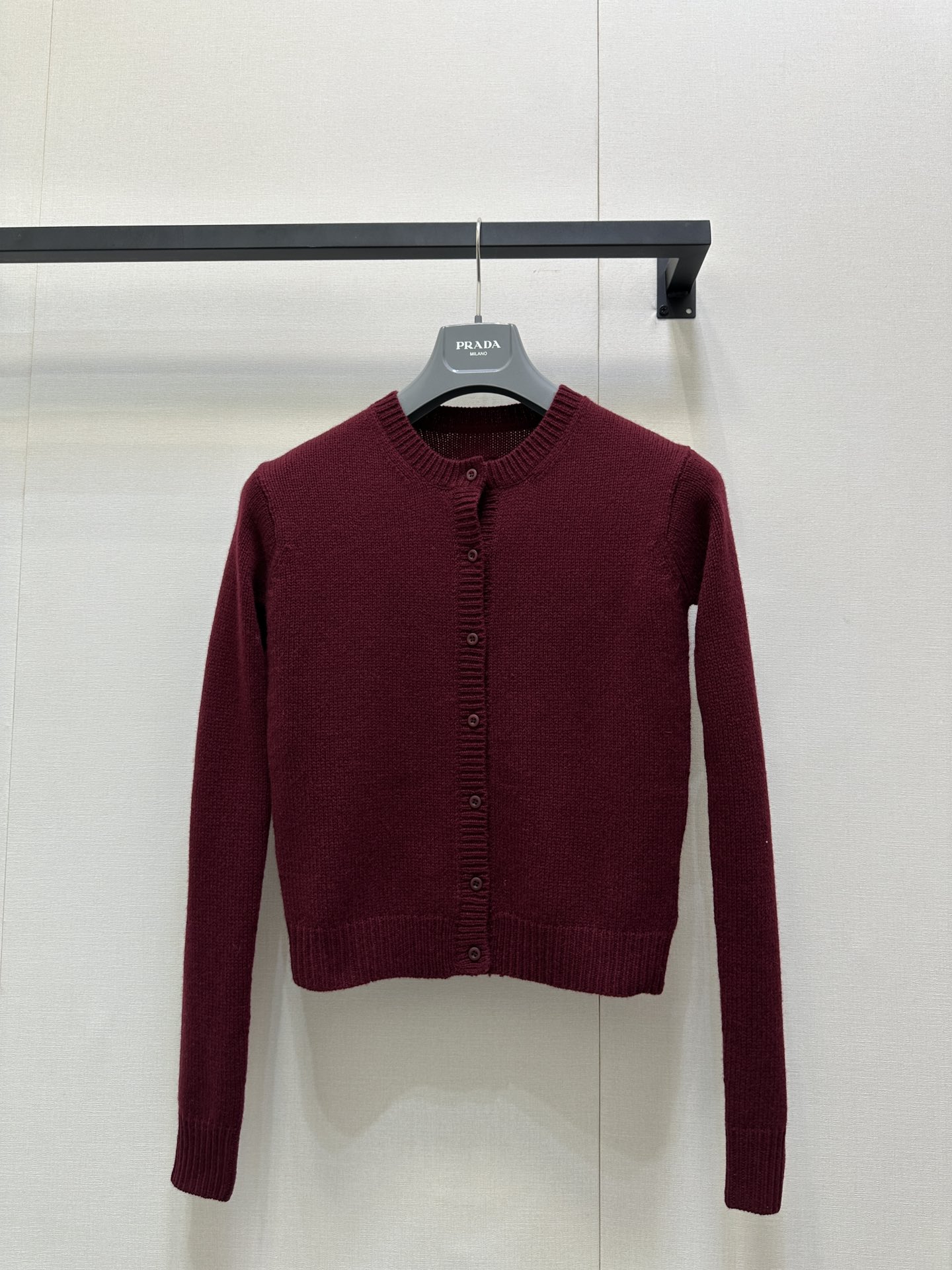 Prara 프라다 버튼 로고 울 가디건 의류