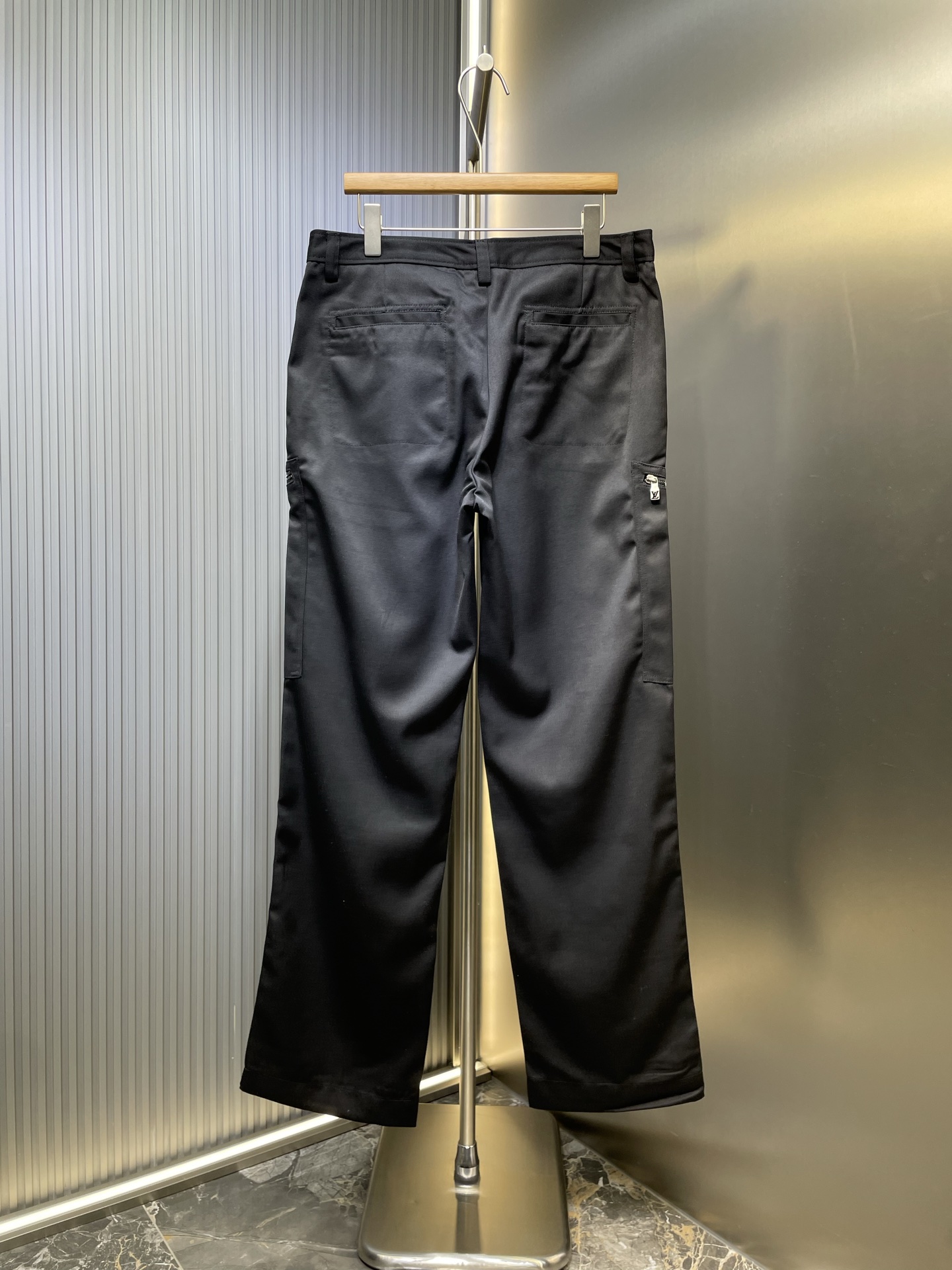 루이비통 Louis Vuitton LV 자수 카고 슬랙스 팬츠 바지 의류