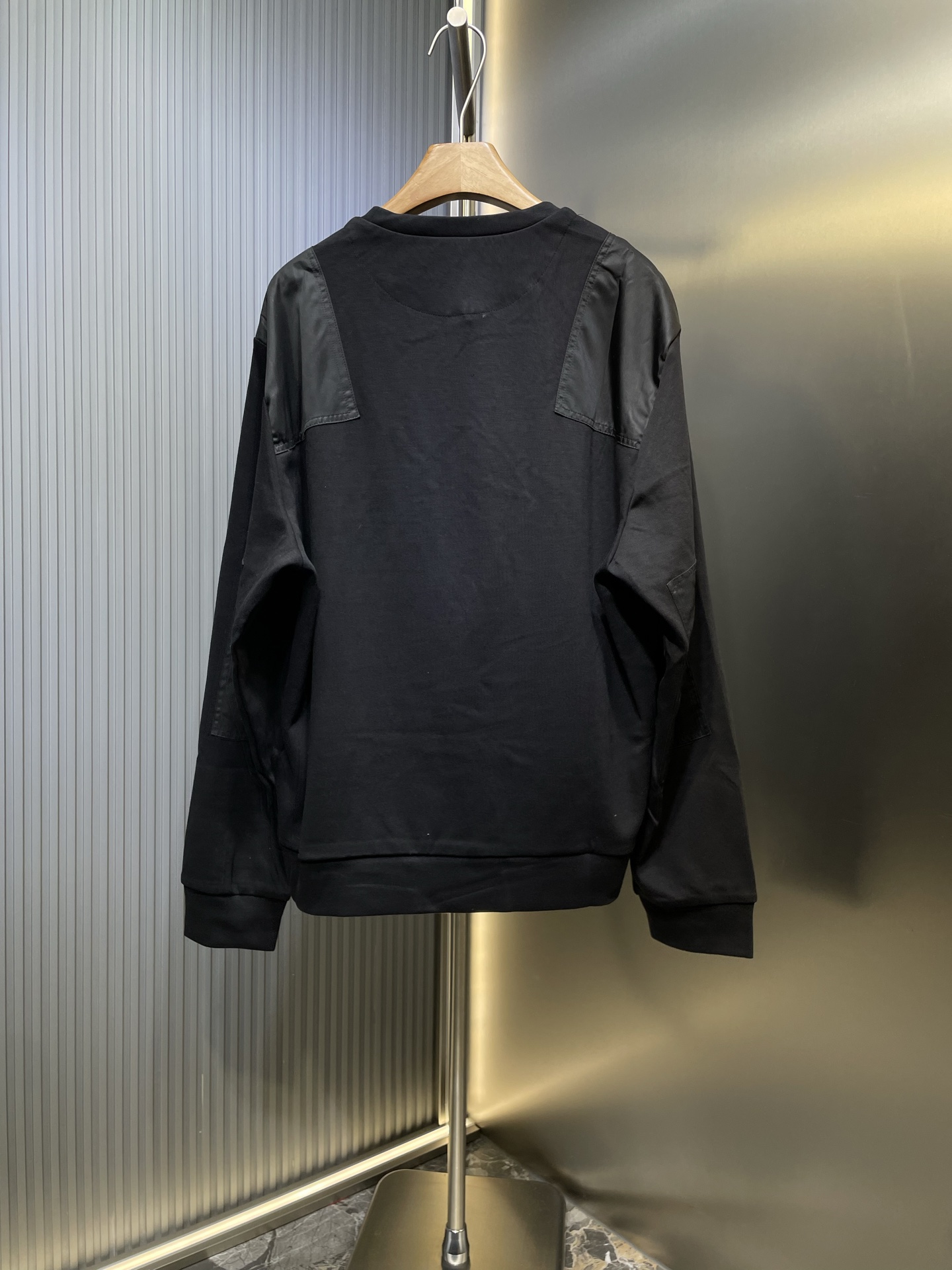 PRADA 프라다 삼각 로고 나일론 맨투맨 티셔츠 의류