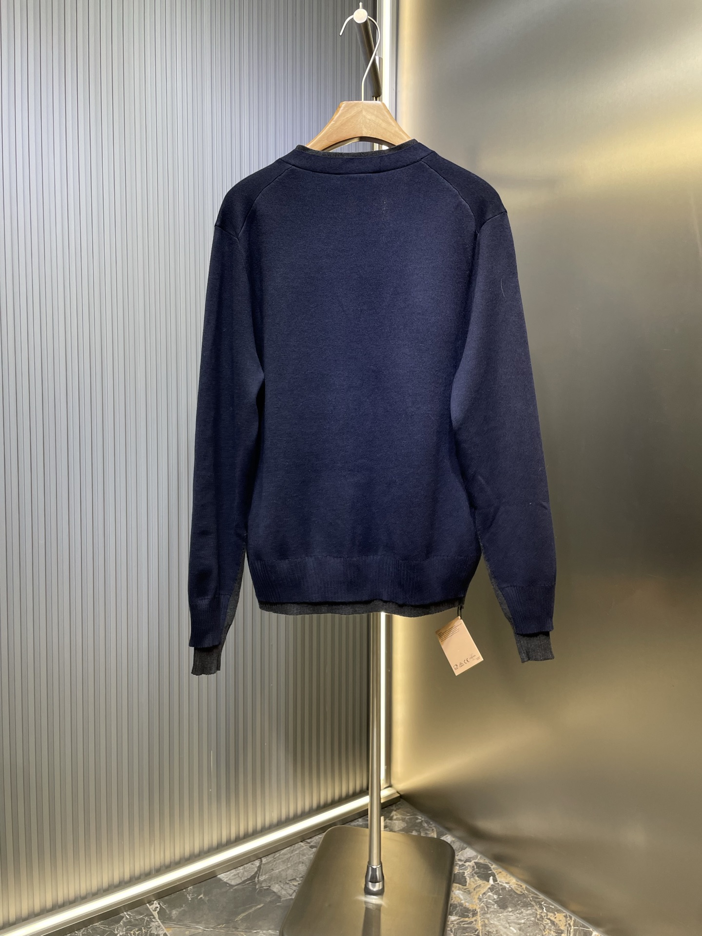 miumiu 미우미우 브이넥 로고 자수 니트 가디건 의류