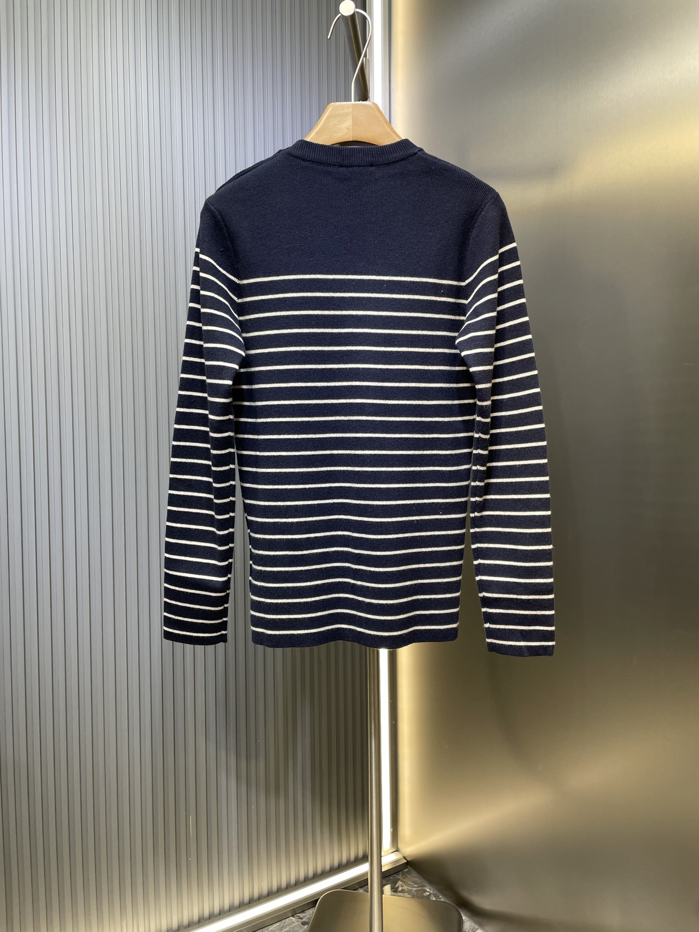 PRADA 프라다 사이드 버튼 스트라이프 자수 긴팔 니트 의류