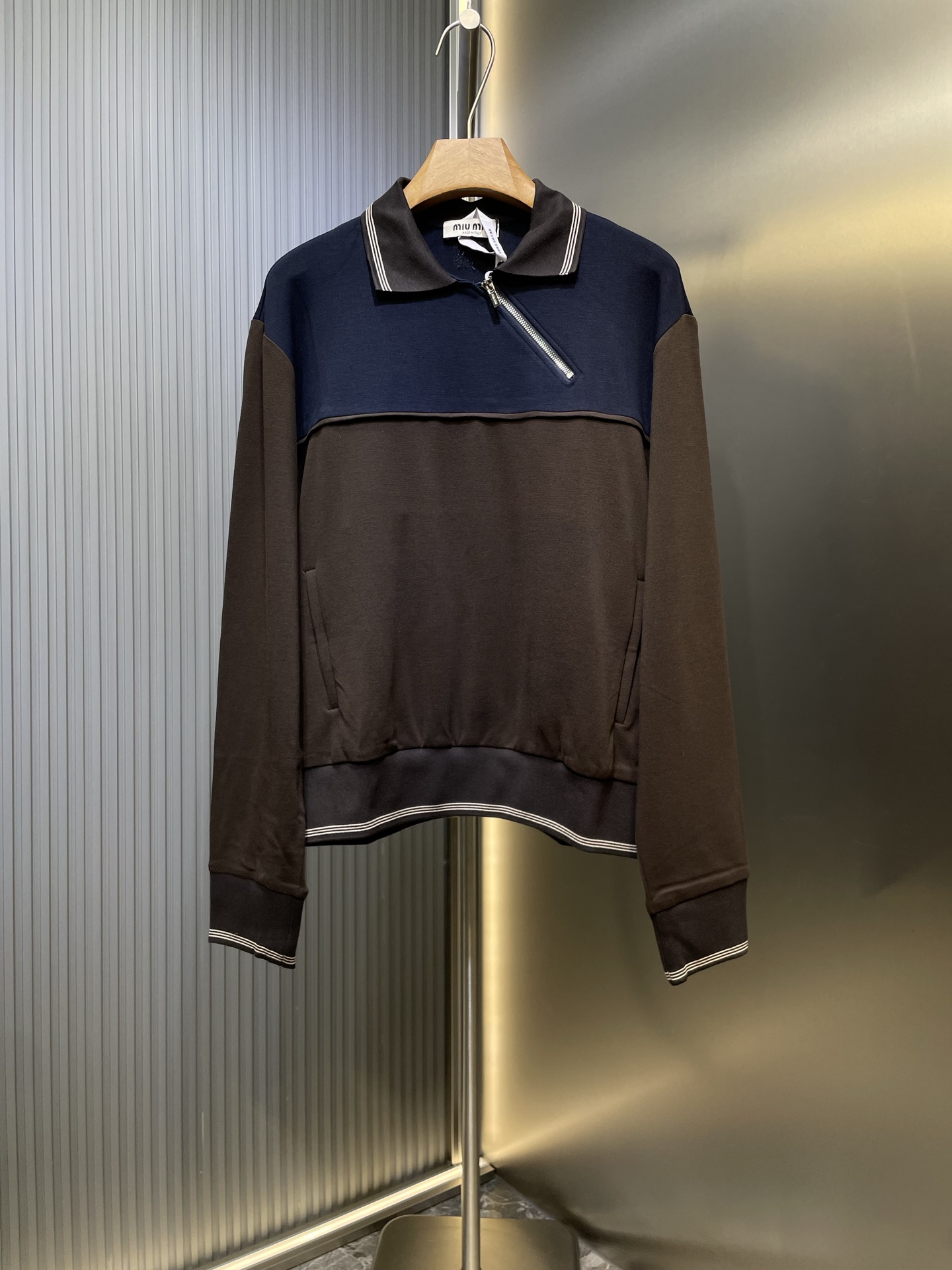 miumiu 미우미우 배색 긴팔 사이드 카라 지퍼 스웻셔츠 의류
