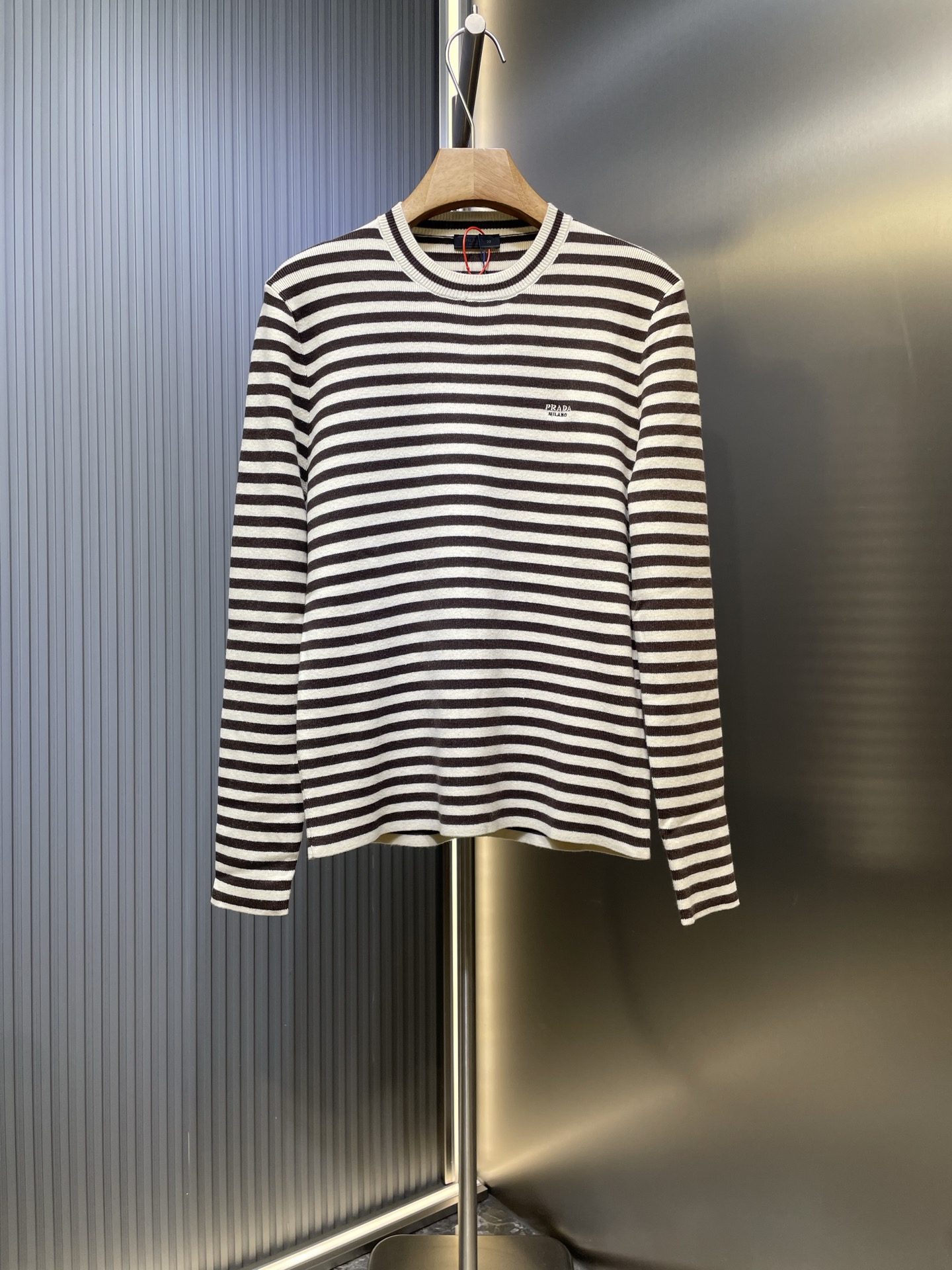 Prada 프라다 스트라이프 자수 라운드넥 긴팔 니트 의류