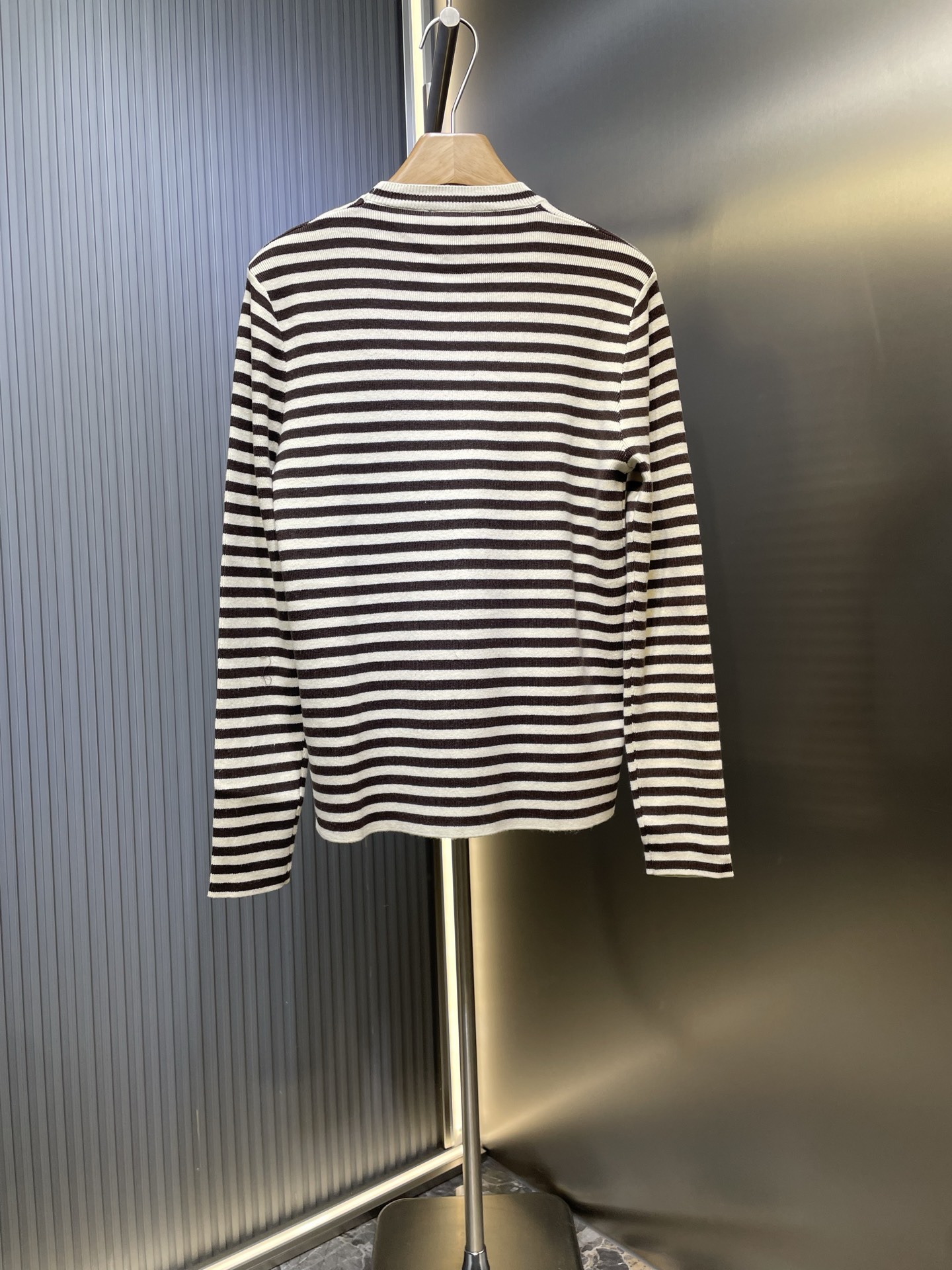 Prada 프라다 스트라이프 자수 라운드넥 긴팔 니트 의류