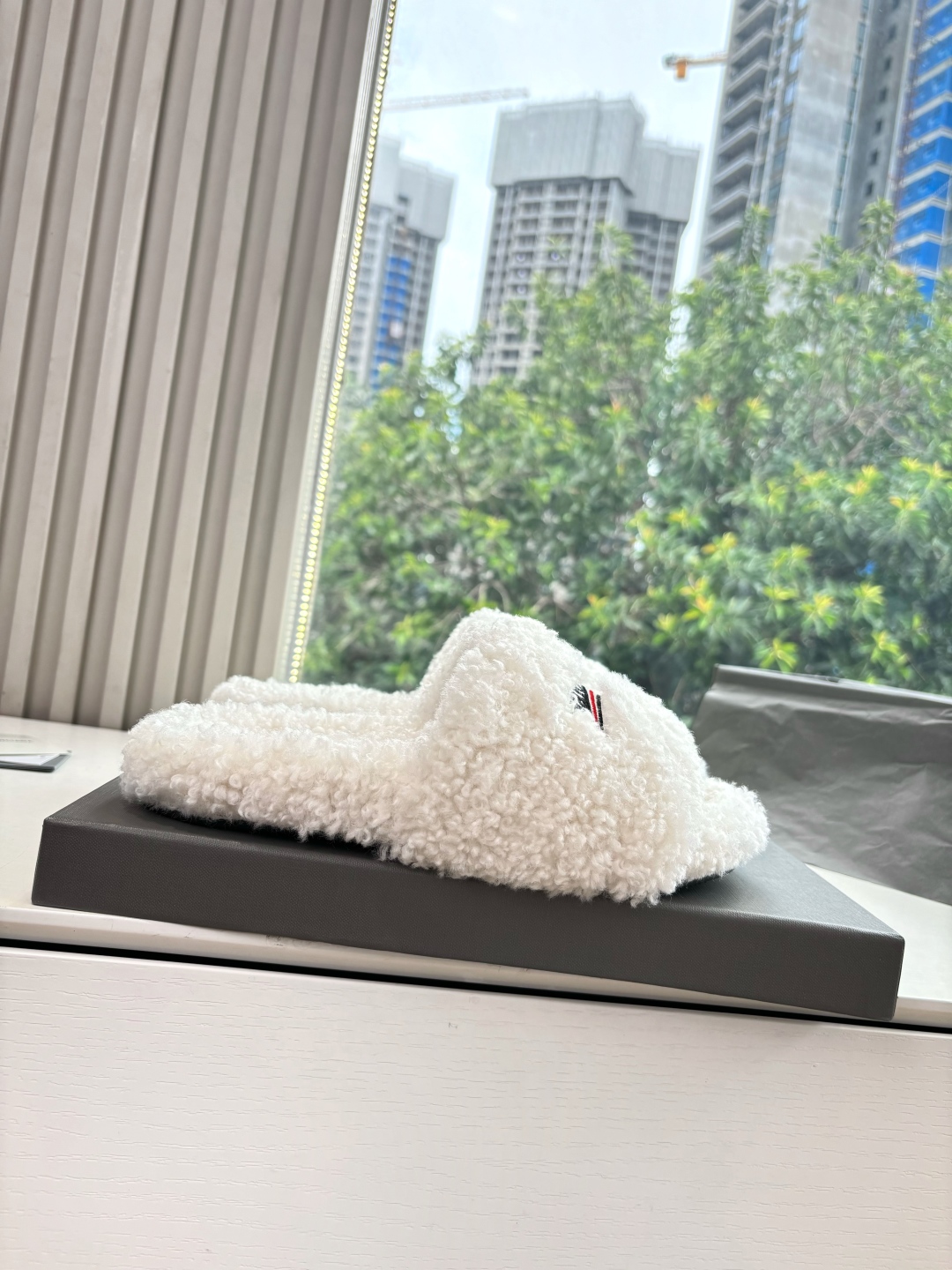 Balenciaga 발렌시아가 퍼 트래퍼 슬리퍼 신발