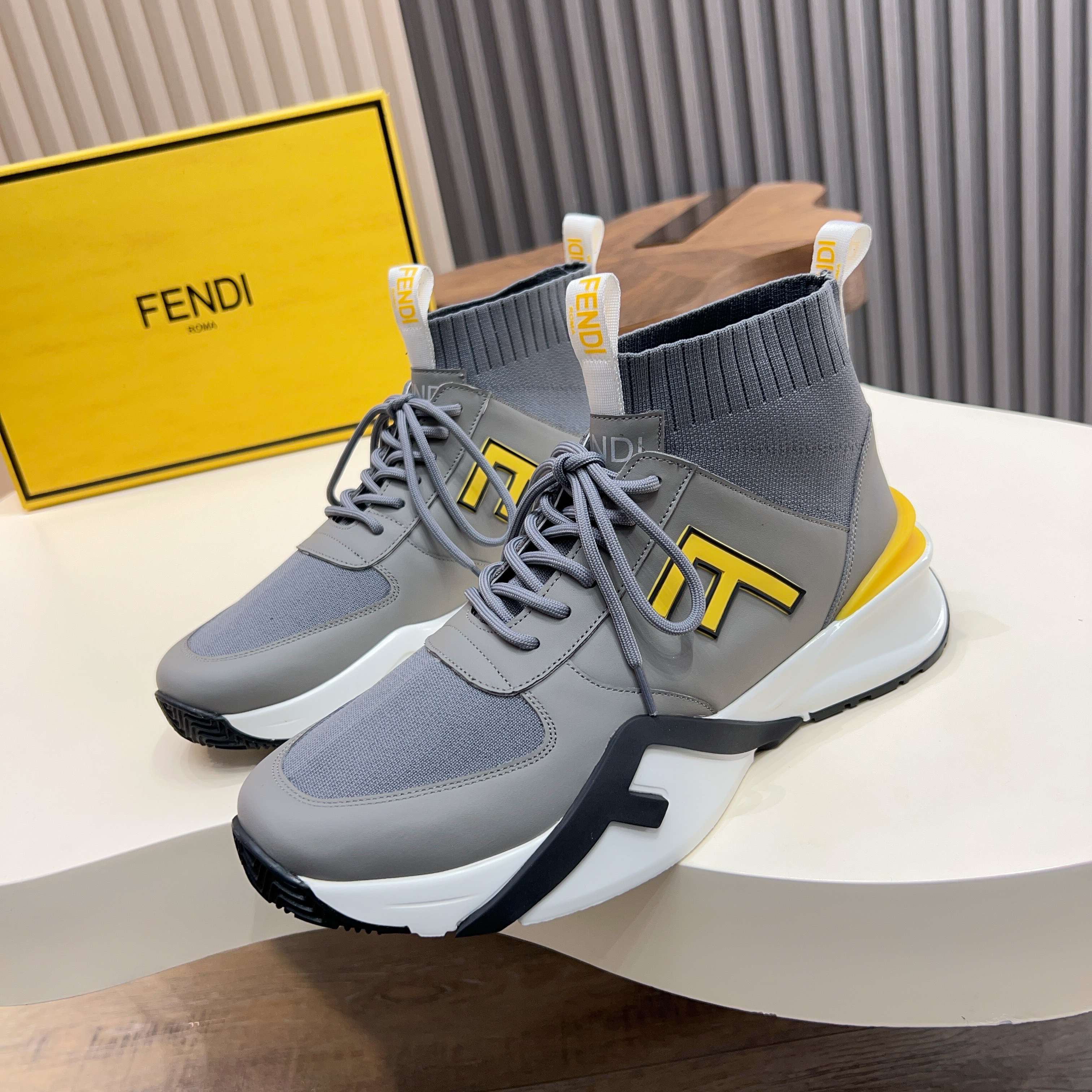 FENDI 펜디 남성 하이탑 스니커즈 신발