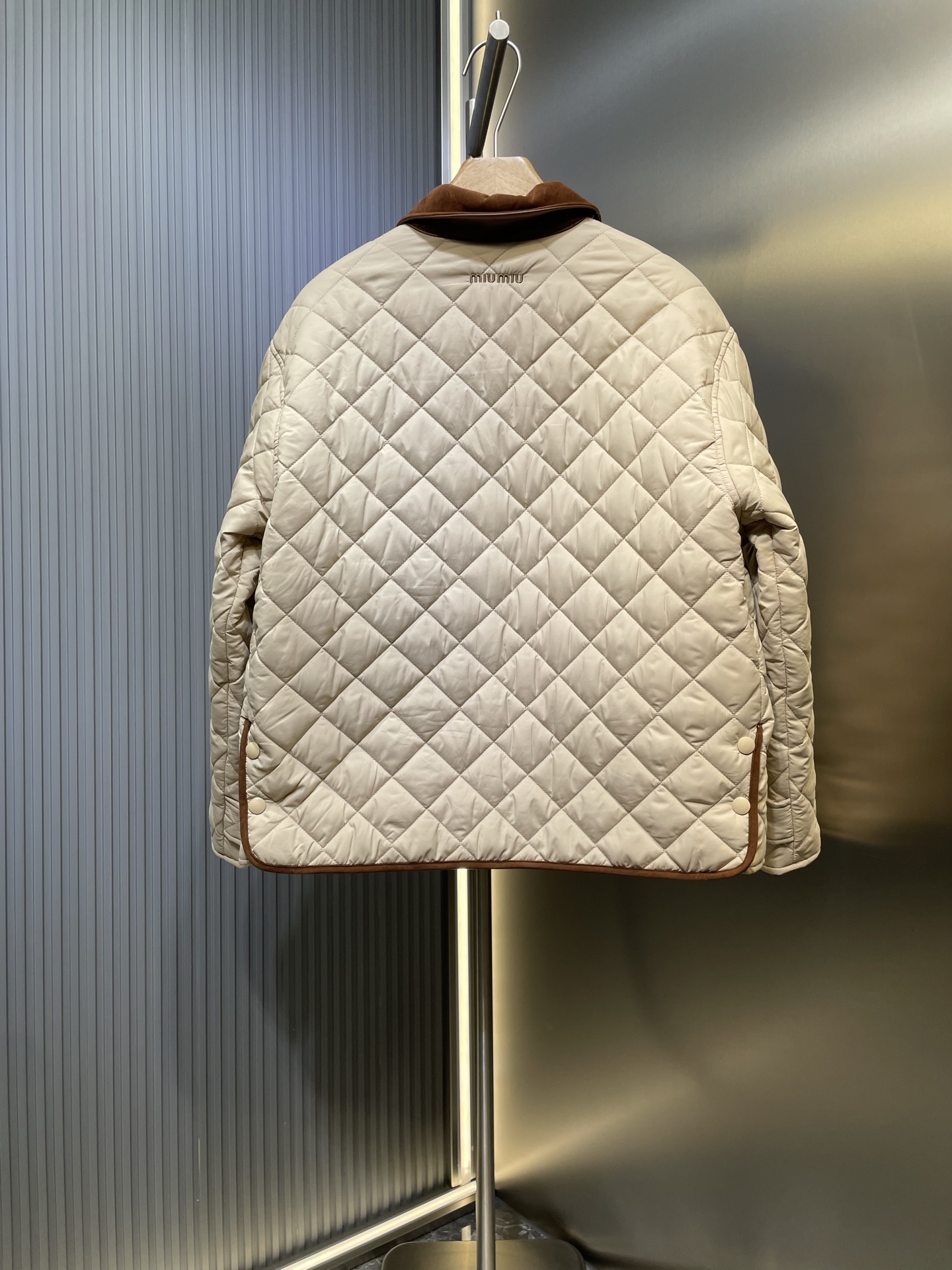 miumiu 미우미우 스웨이드 칼라 배색 다이아몬드 패턴 재킷 자켓 의류