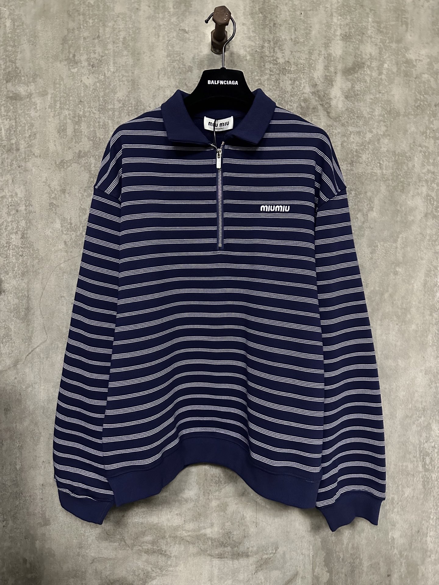 MiuMiu 미우미우 스트라이프 자수 반지퍼 하프 집업 폴로 셔츠 긴팔 티셔츠 의류