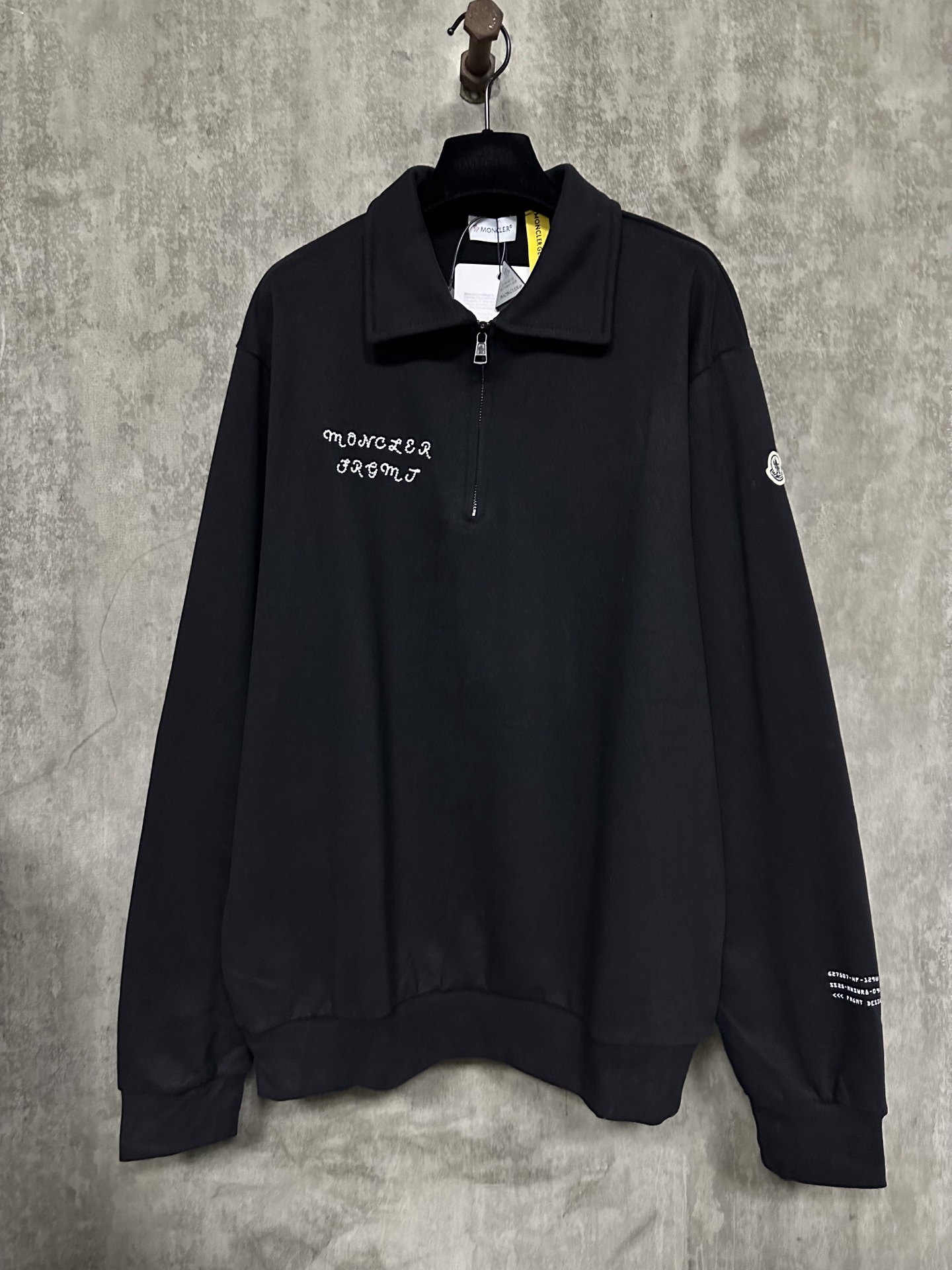 MONCLER 몽클레르 몽클레어 자수·프린트 카라 하프 반집업 티셔츠 의류