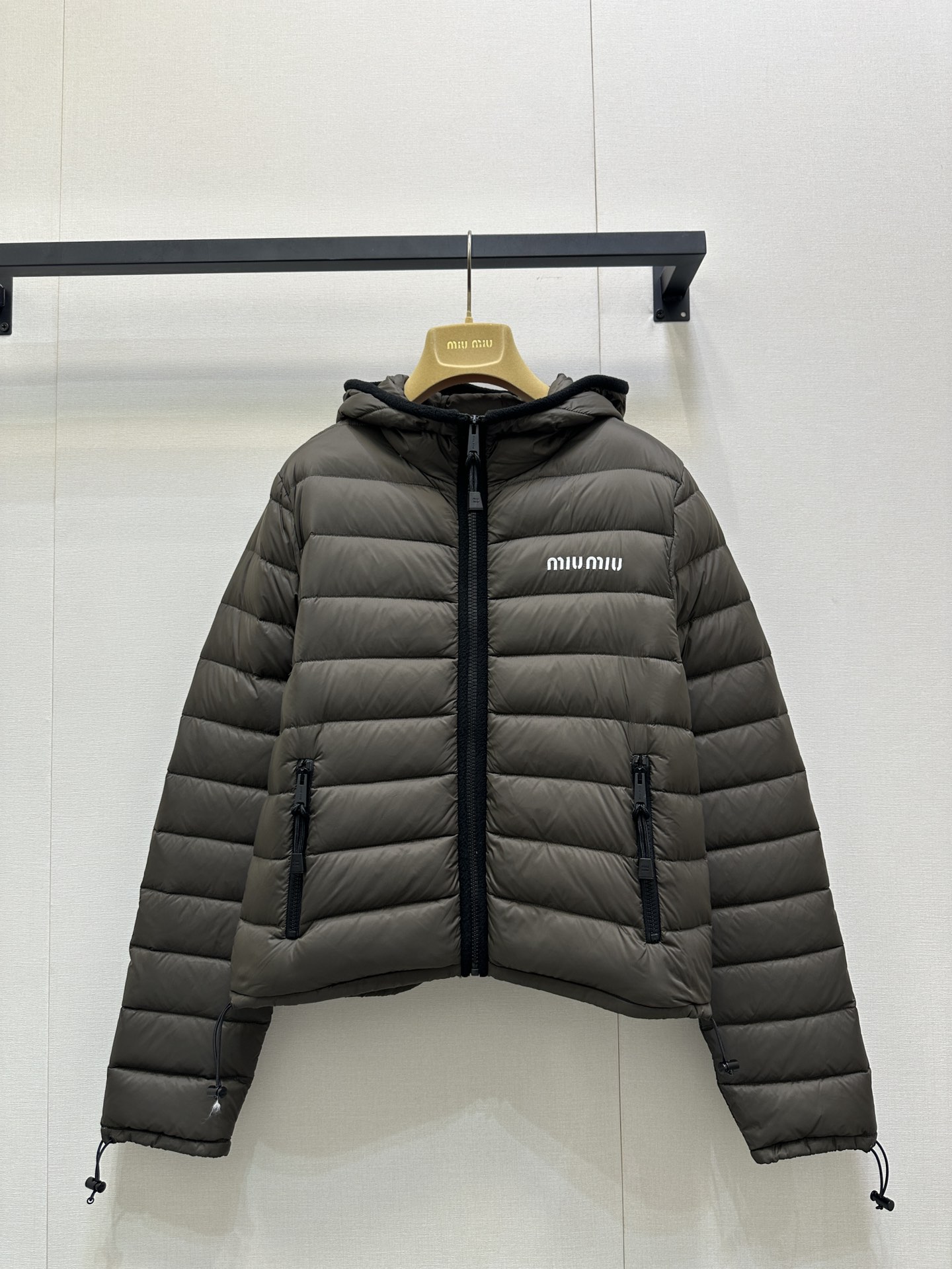 MiuMiu 미우미우 경량 후드 패딩 점퍼 자켓 의류