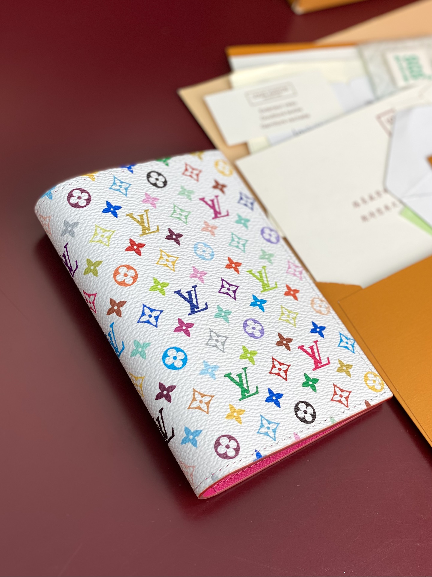 LV × TM 루이비통 화이트 컬러 여권 케이스 지갑
