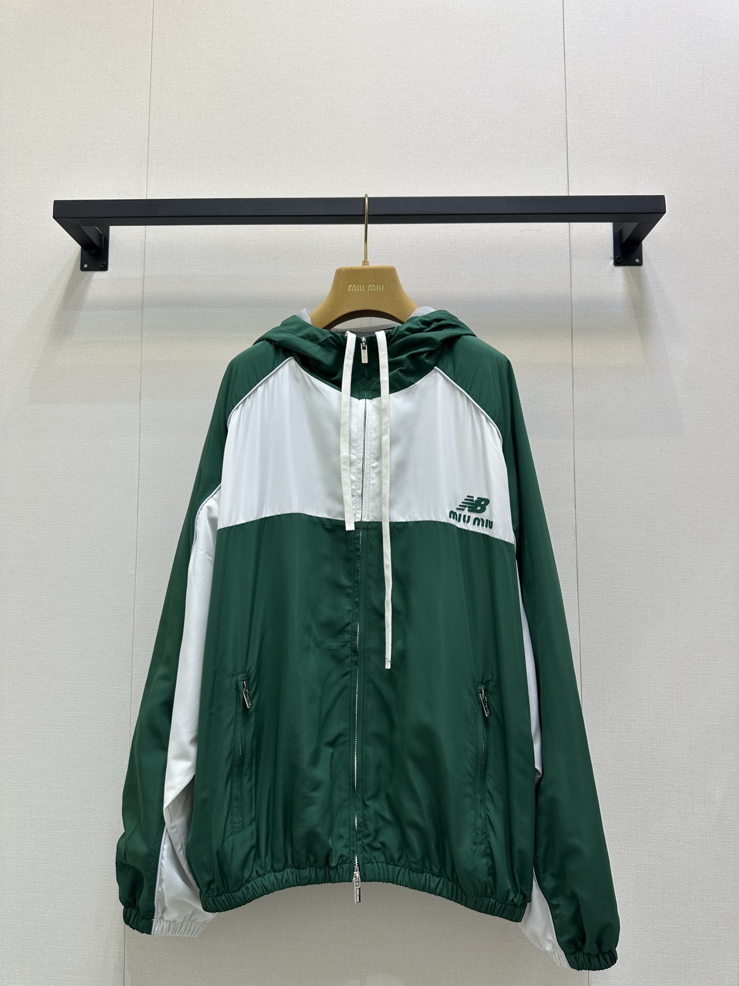 miumiu 미우미우 콜라보 후드 집업 바람막이 자켓 재킷 의류