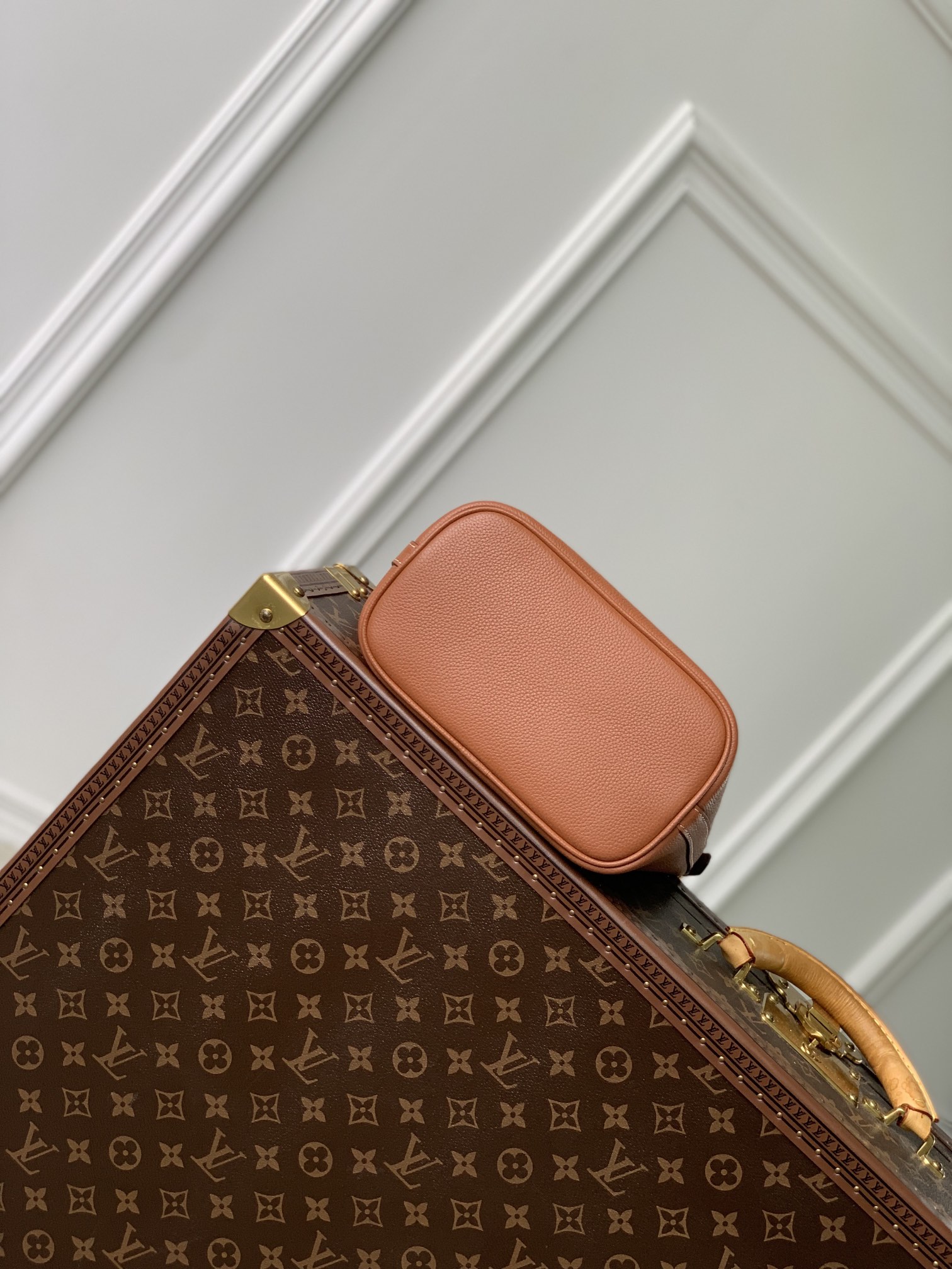 LV 루이비통 M24165 Lock and Walk 버킷백 가방