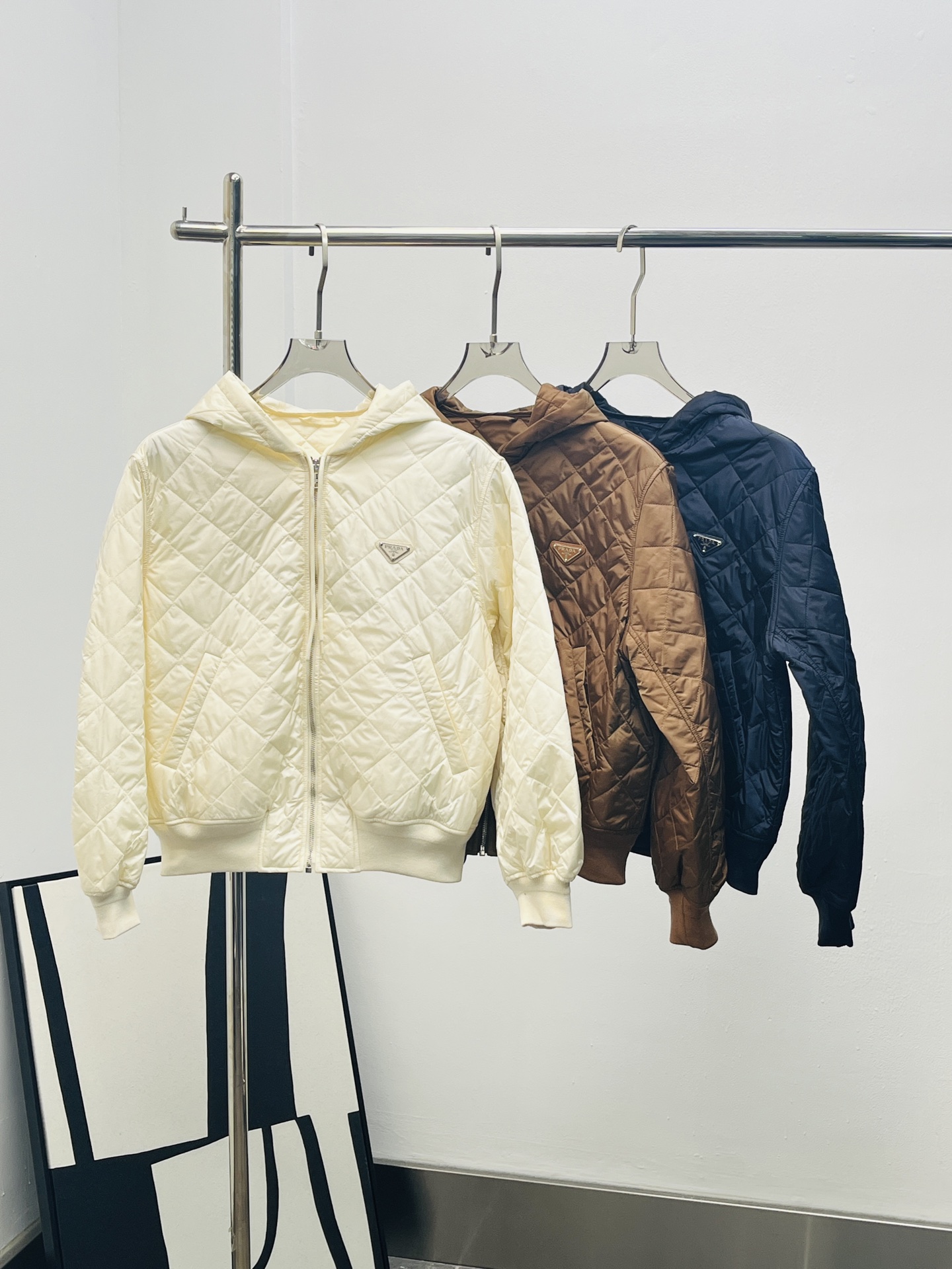 Prada 프라다 삼각 로고 퀼팅 후드 패딩 의류