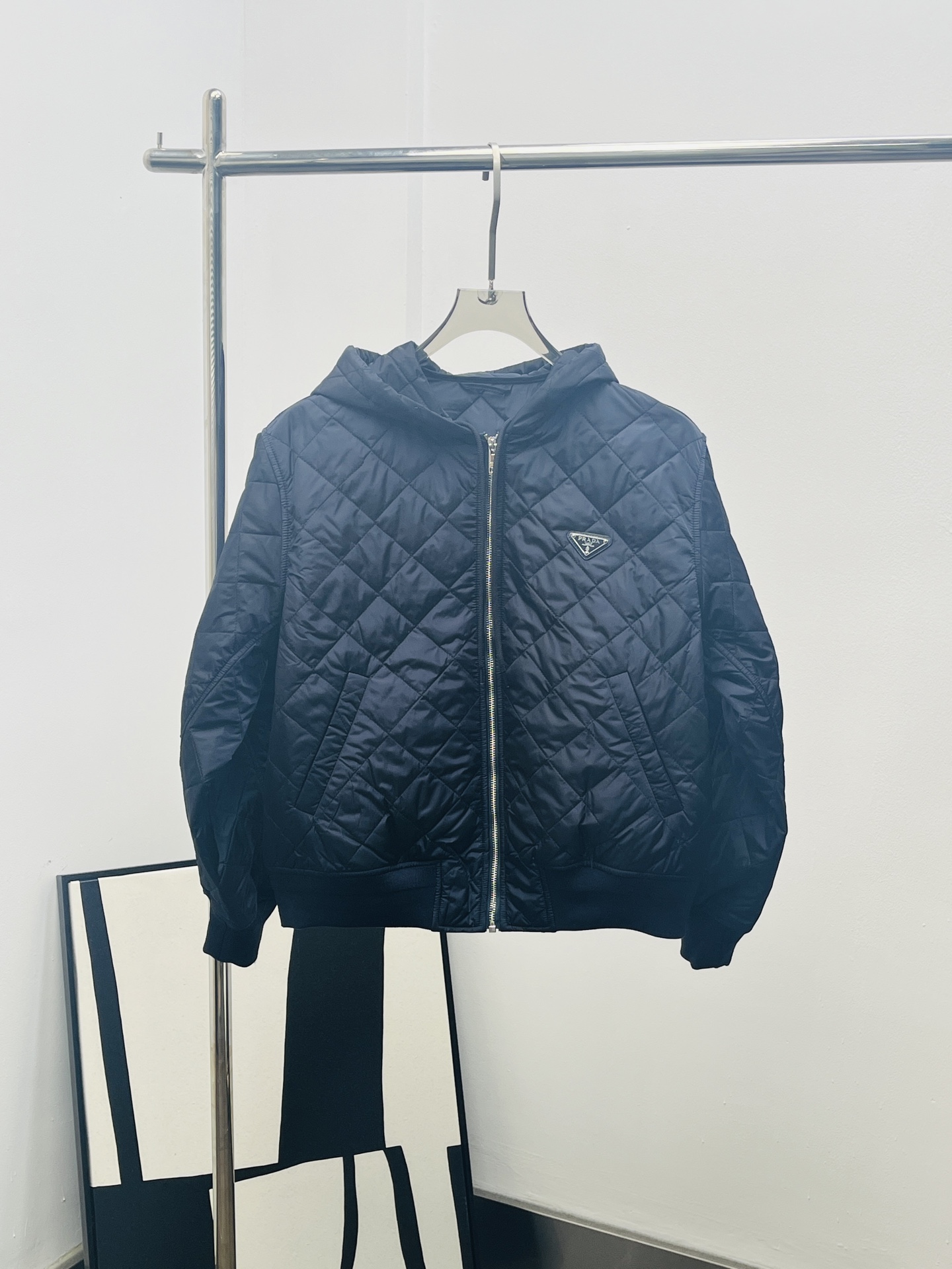 Prada 프라다 삼각 로고 퀼팅 후드 패딩 의류