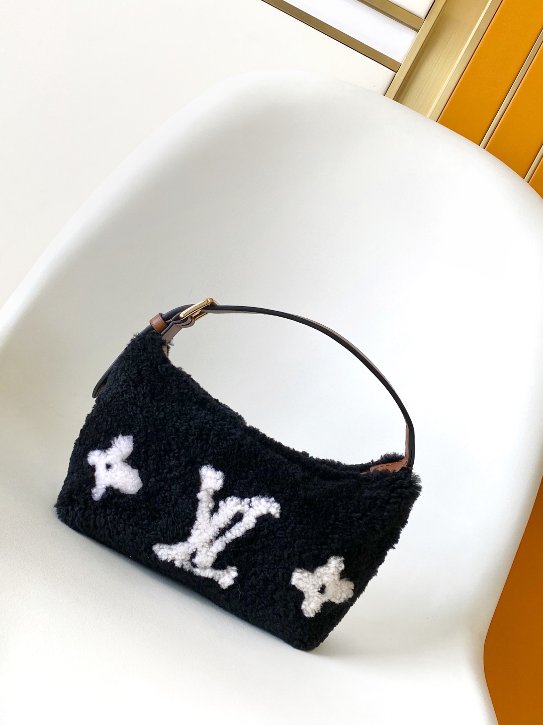 LV Ski Hills Pochette 루이비통 파우치백 숄더백 가방