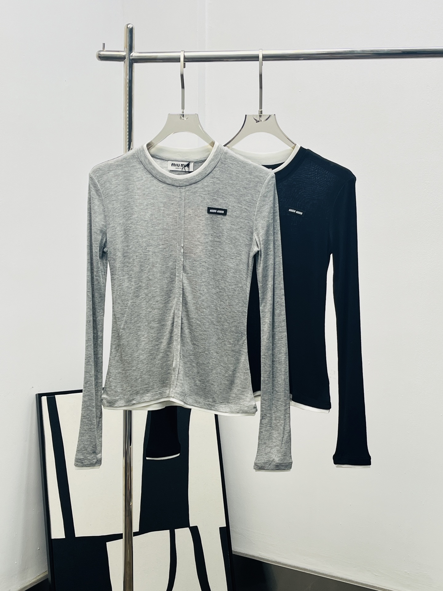 miumiu 미우미우 로고 자수 배색 롱슬리브 긴팔 티셔츠 의류