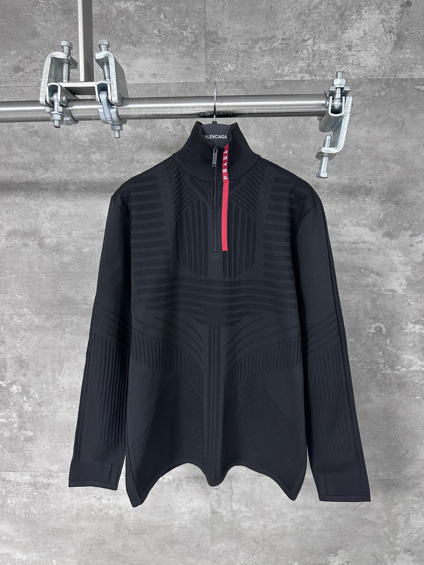 Prada 프라다 삼각로고 스트라이프 라이딩 스타일 풀오버 하프 집업 긴팔티 의류