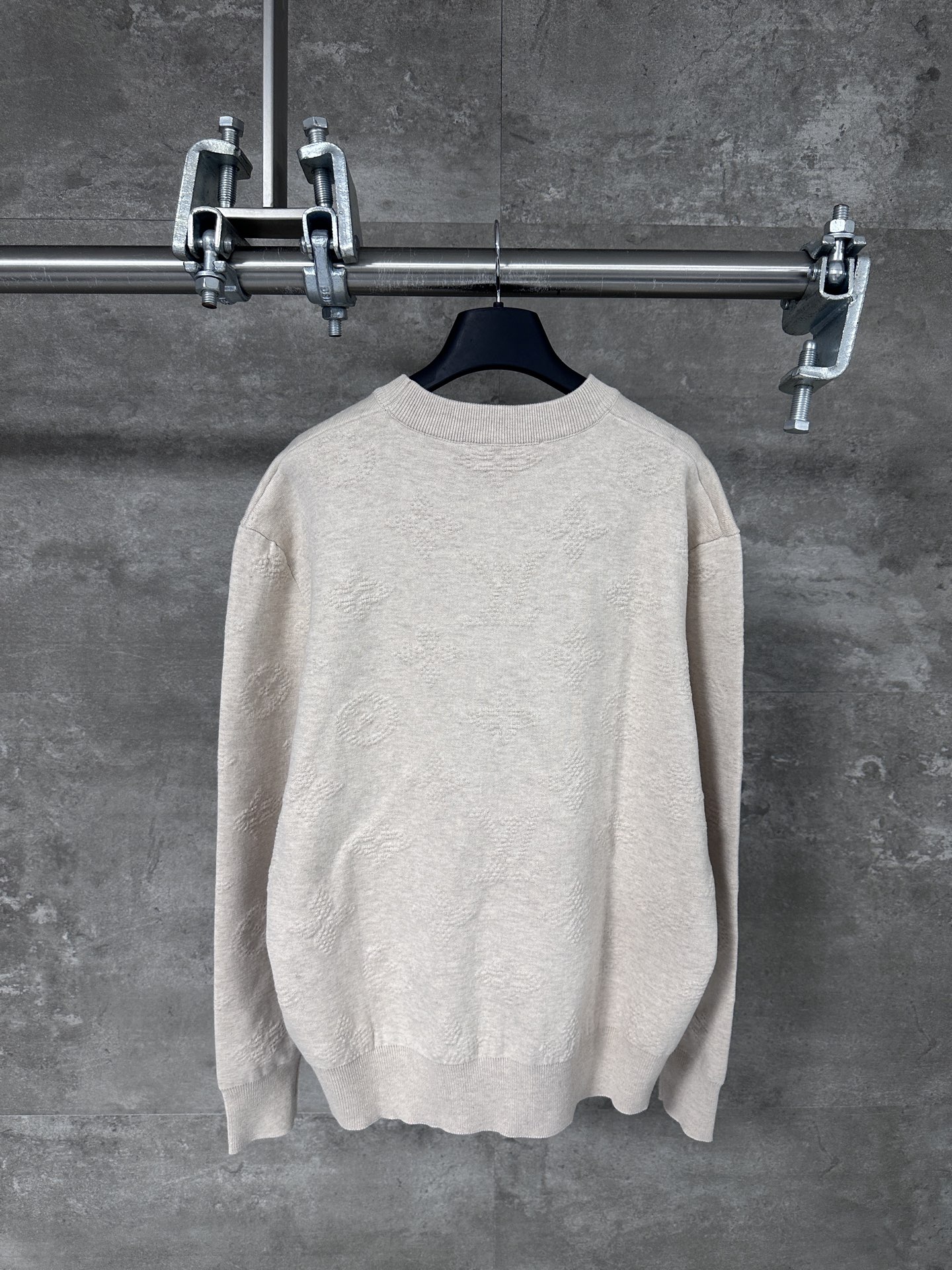 LV 루이비통 입체 로고 엠보 니트 의류