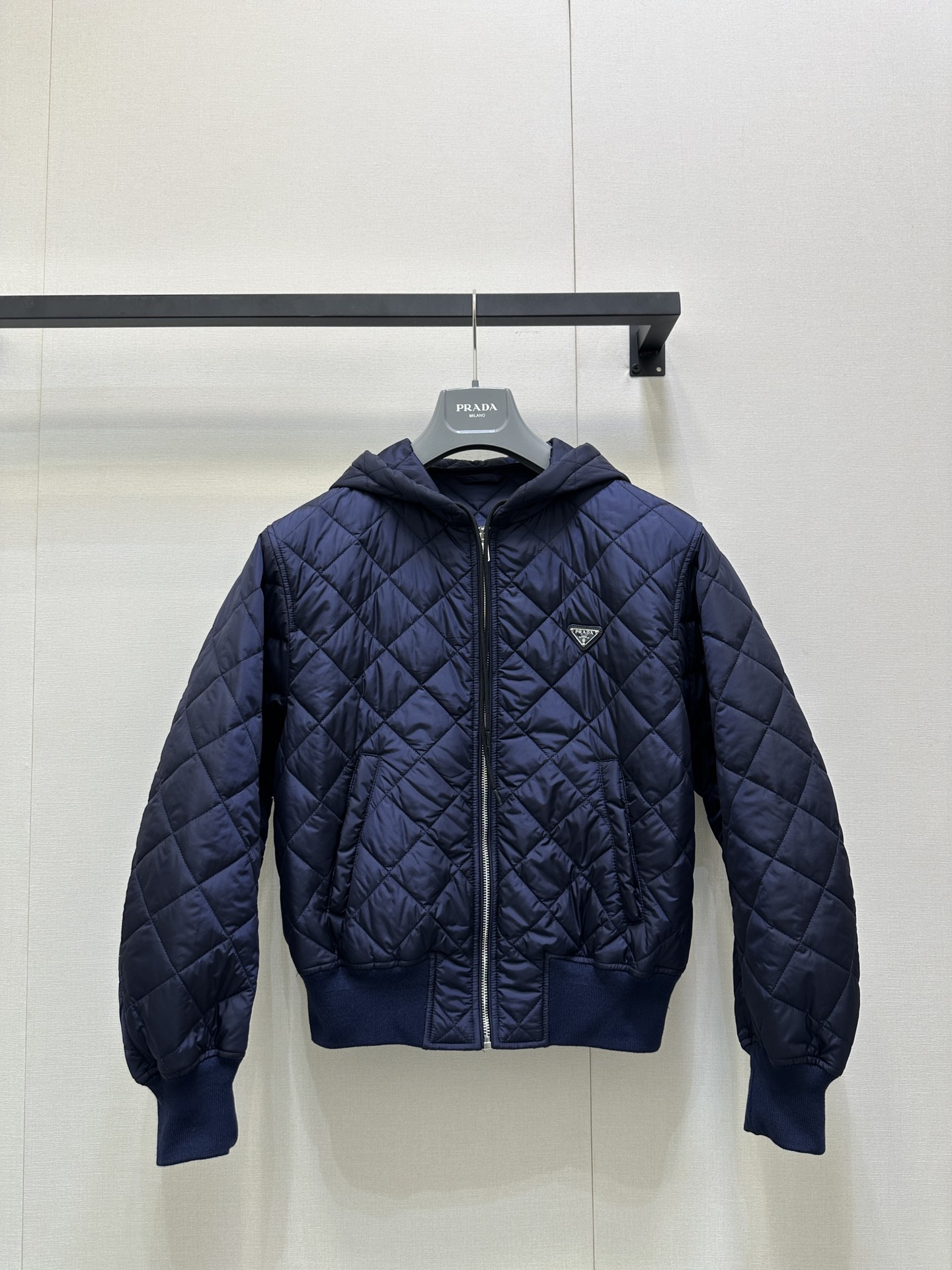 PRADA 프라다 다이아몬드 퀼팅 후드 패딩 집업 자켓 재킷 의류