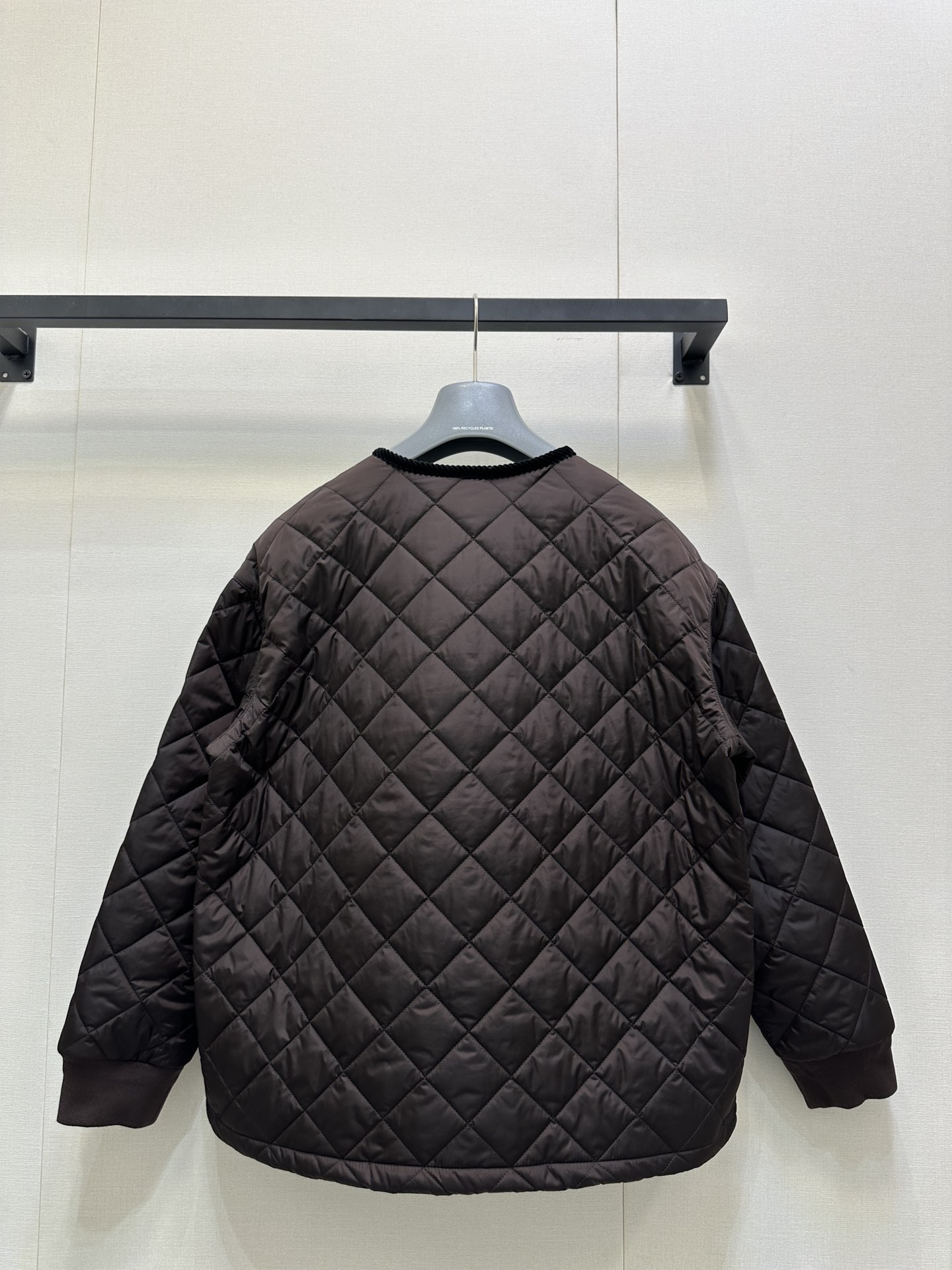 PRADA 프라다 다이아몬드 패턴 퀄팅 라운드넥 패딩 자켓 재킷 의류