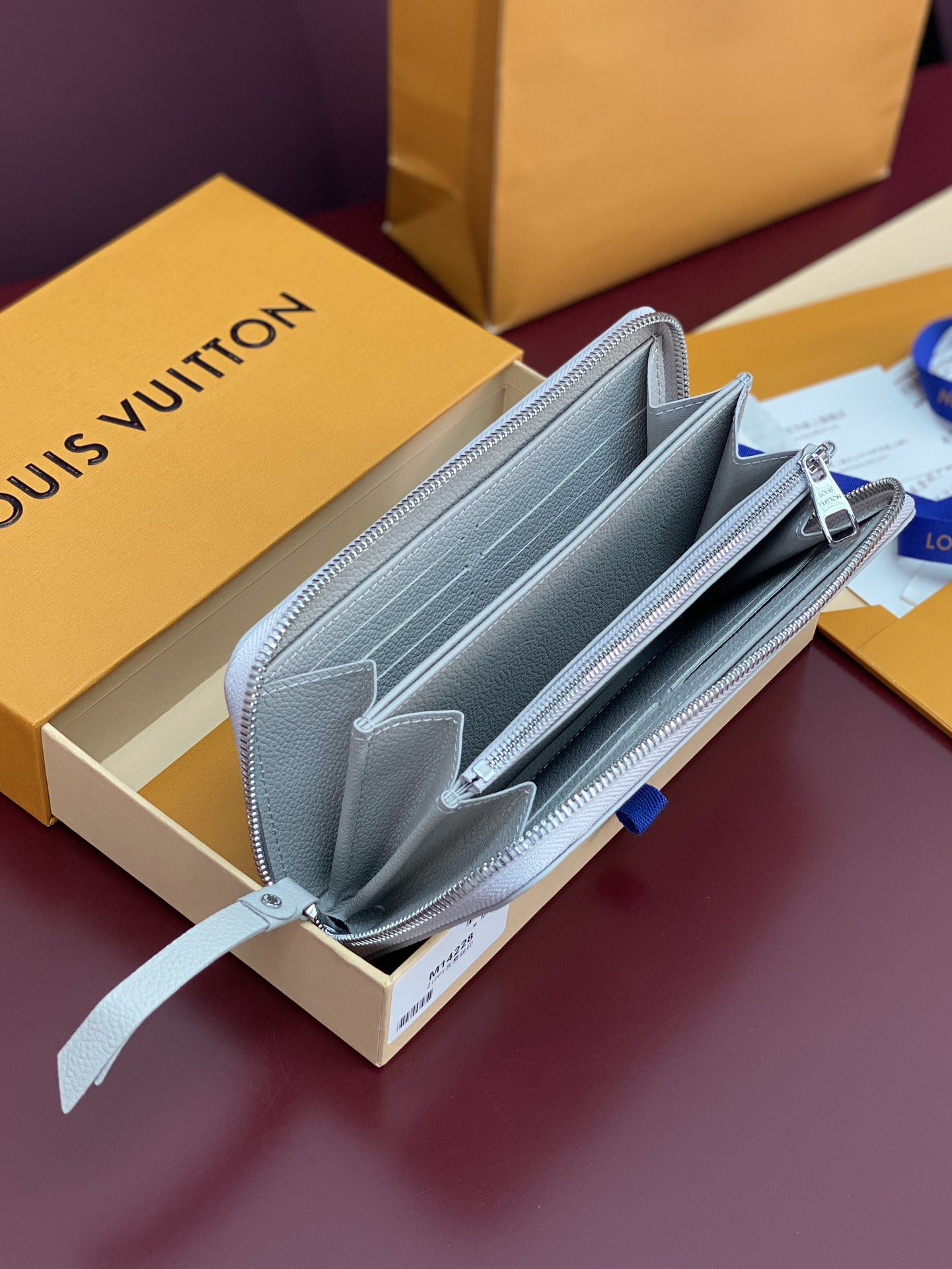 LV 루이비통 M14228 지퍼 지갑