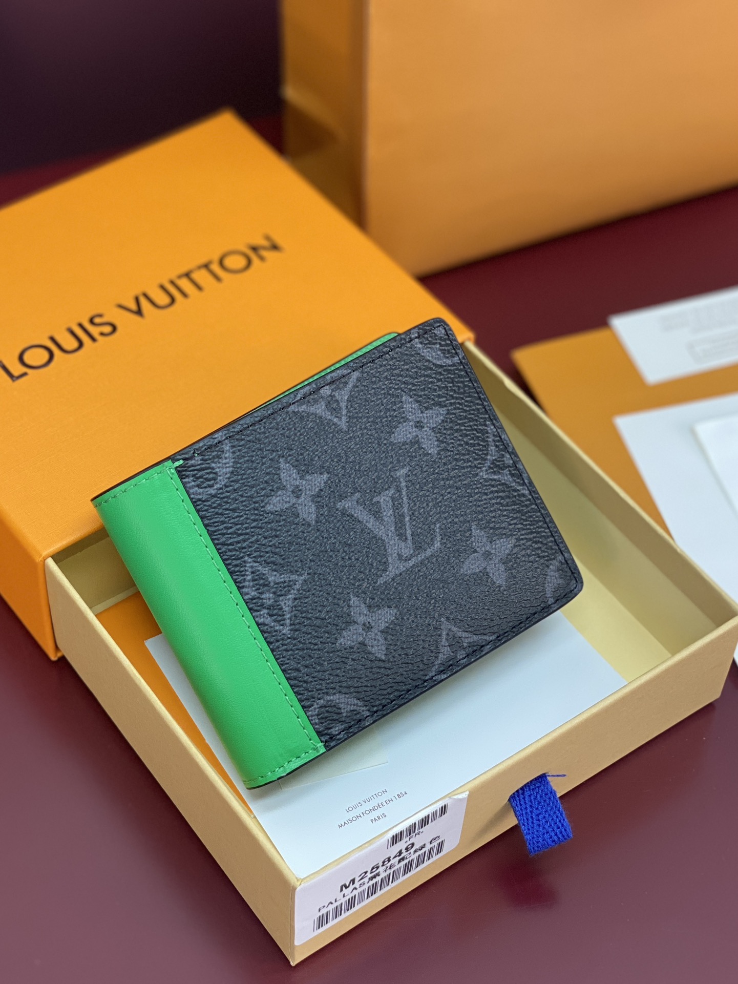 LV 루이비통 M25849 Multiple 지갑