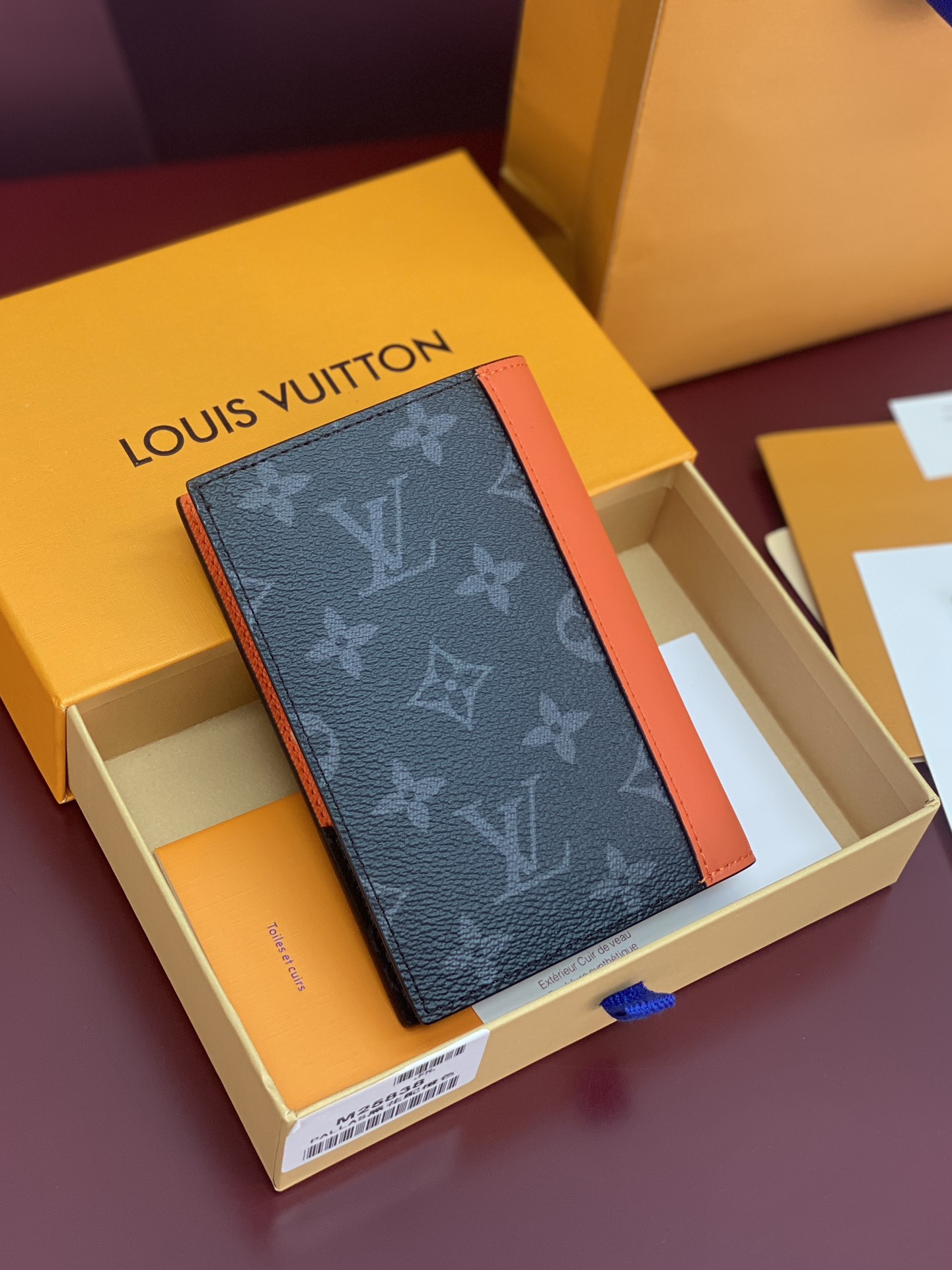LV 루이비통 M25838 여권 커버 지갑