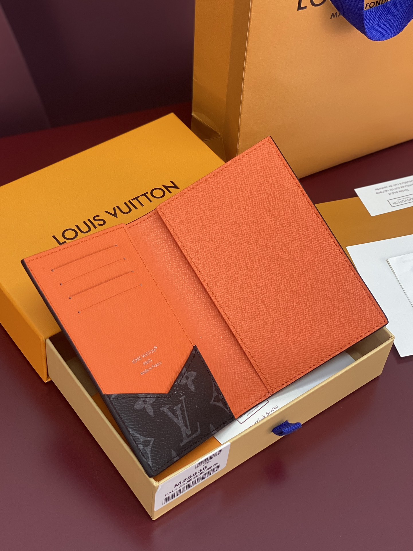 LV 루이비통 M25838 여권 커버 지갑