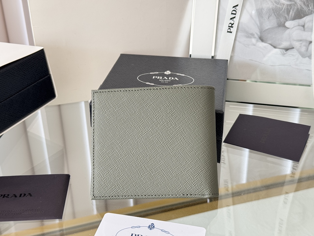 Prada 프라다 2M0513 남성 사피아노 가죽 반지갑 지갑